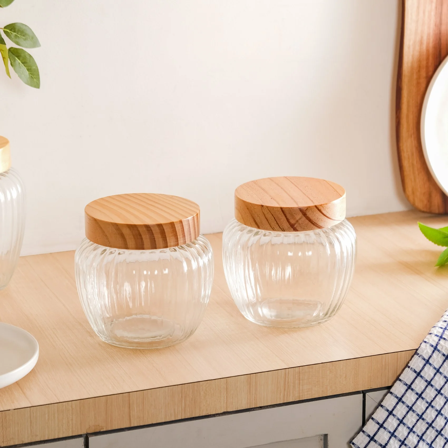 Set of 2 Glass Jars With Wooden Lid 1600ml - Image 3