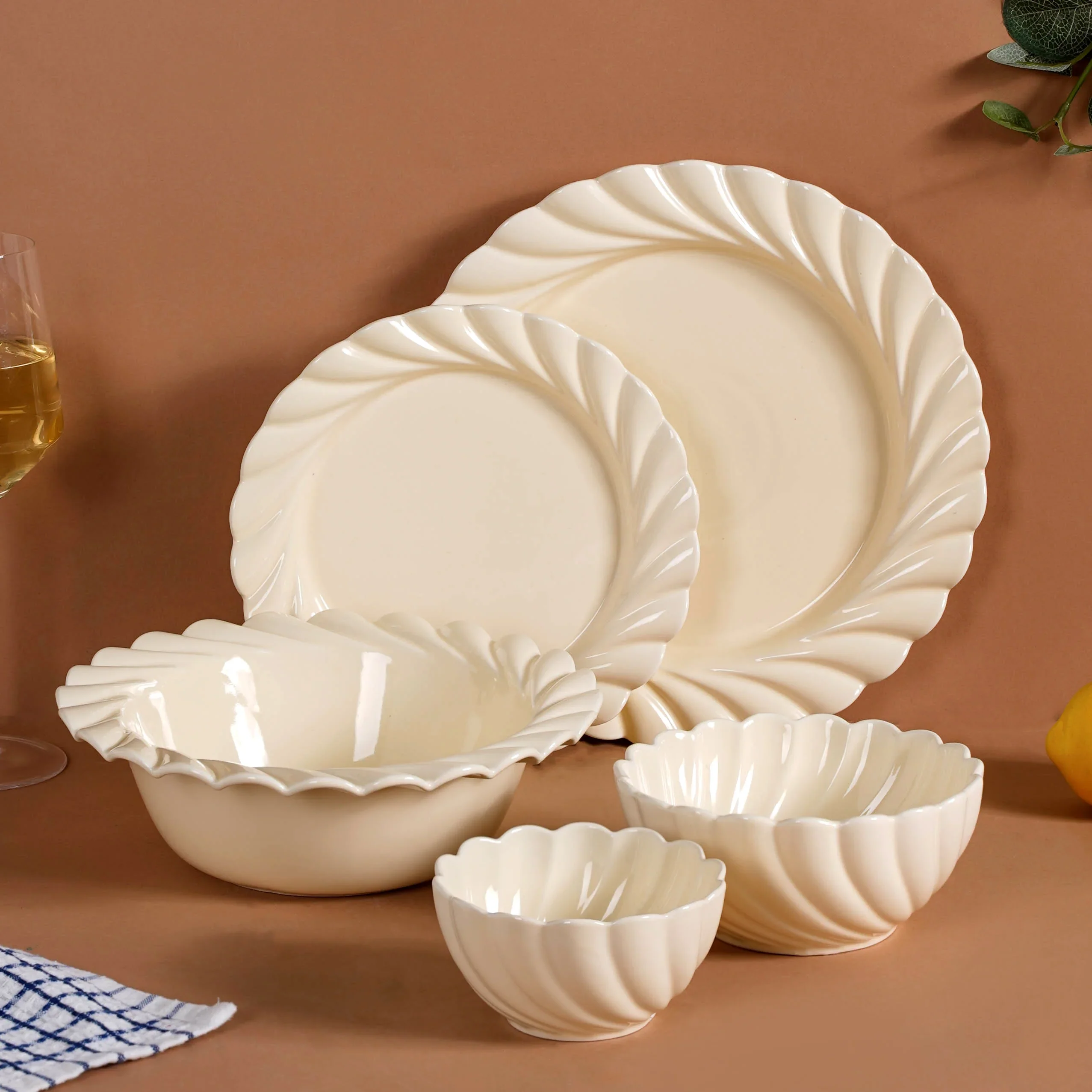 22 Piece Scallop Cream Luxury Dinner Set For 6 - Image 3