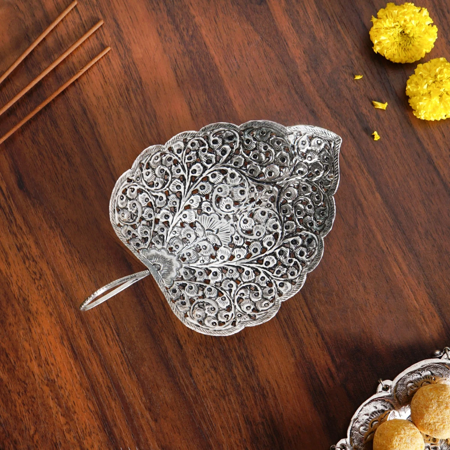 Aaradhya Silver Leaf Platter - Image 2