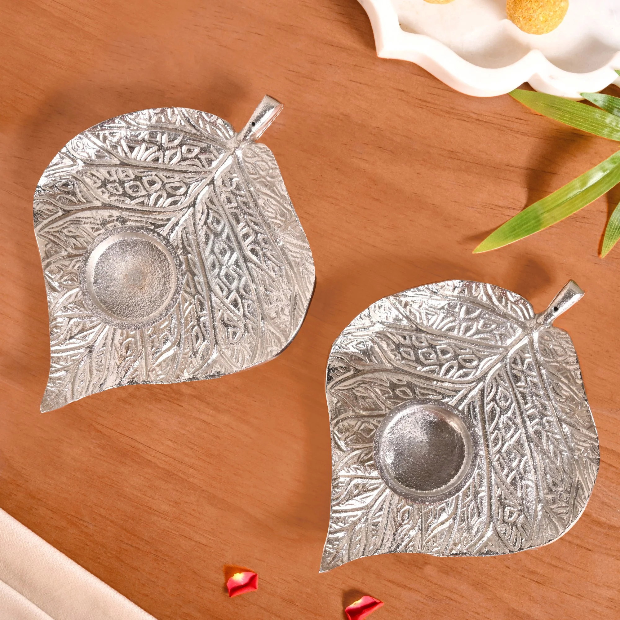 Aesthetic Leaf Tealight And Agarbatti Holder Set Of 2 In Festive Gift Box - Image 11