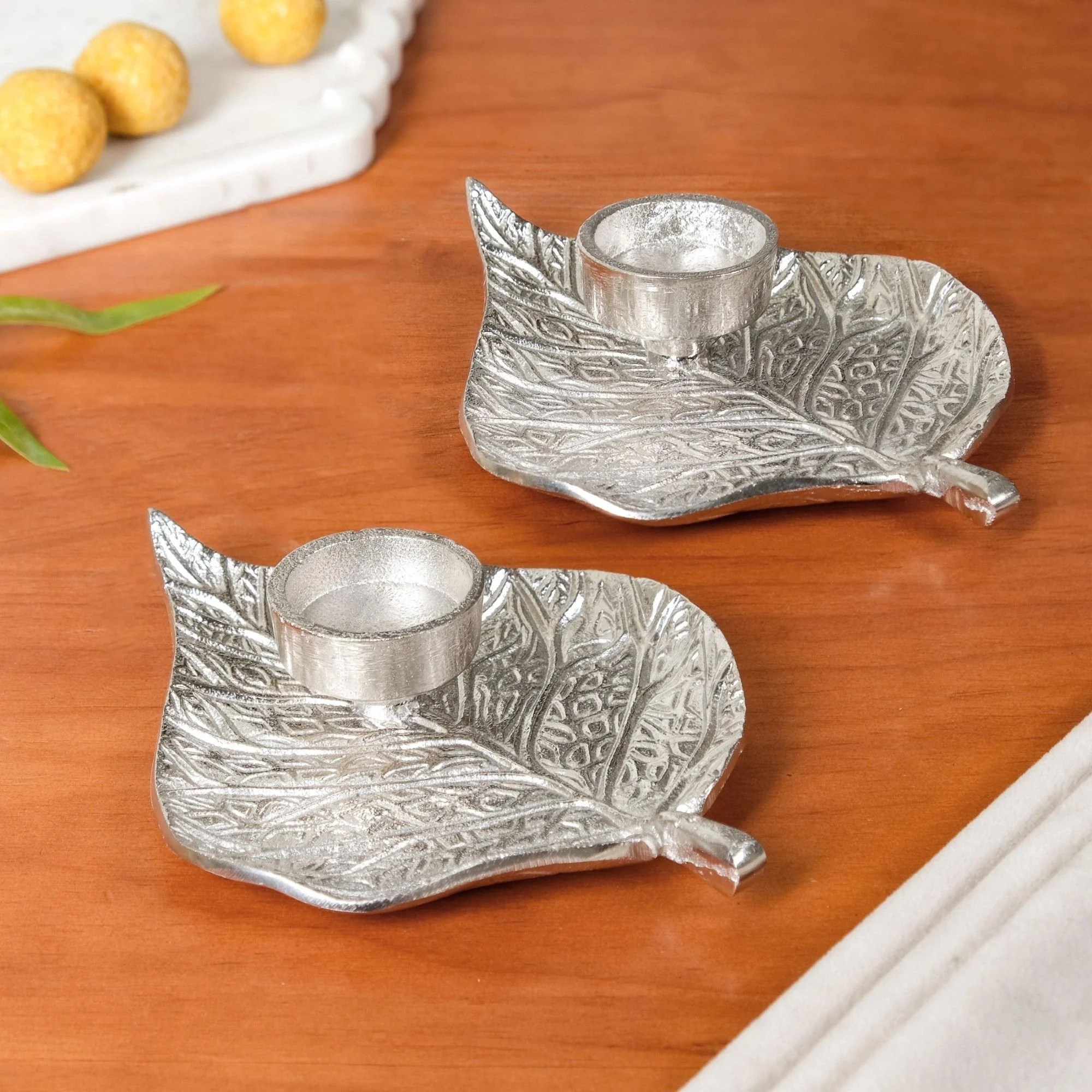 Aesthetic Leaf Tealight And Agarbatti Holder Set Of 2 In Festive Gift Box - Image 3
