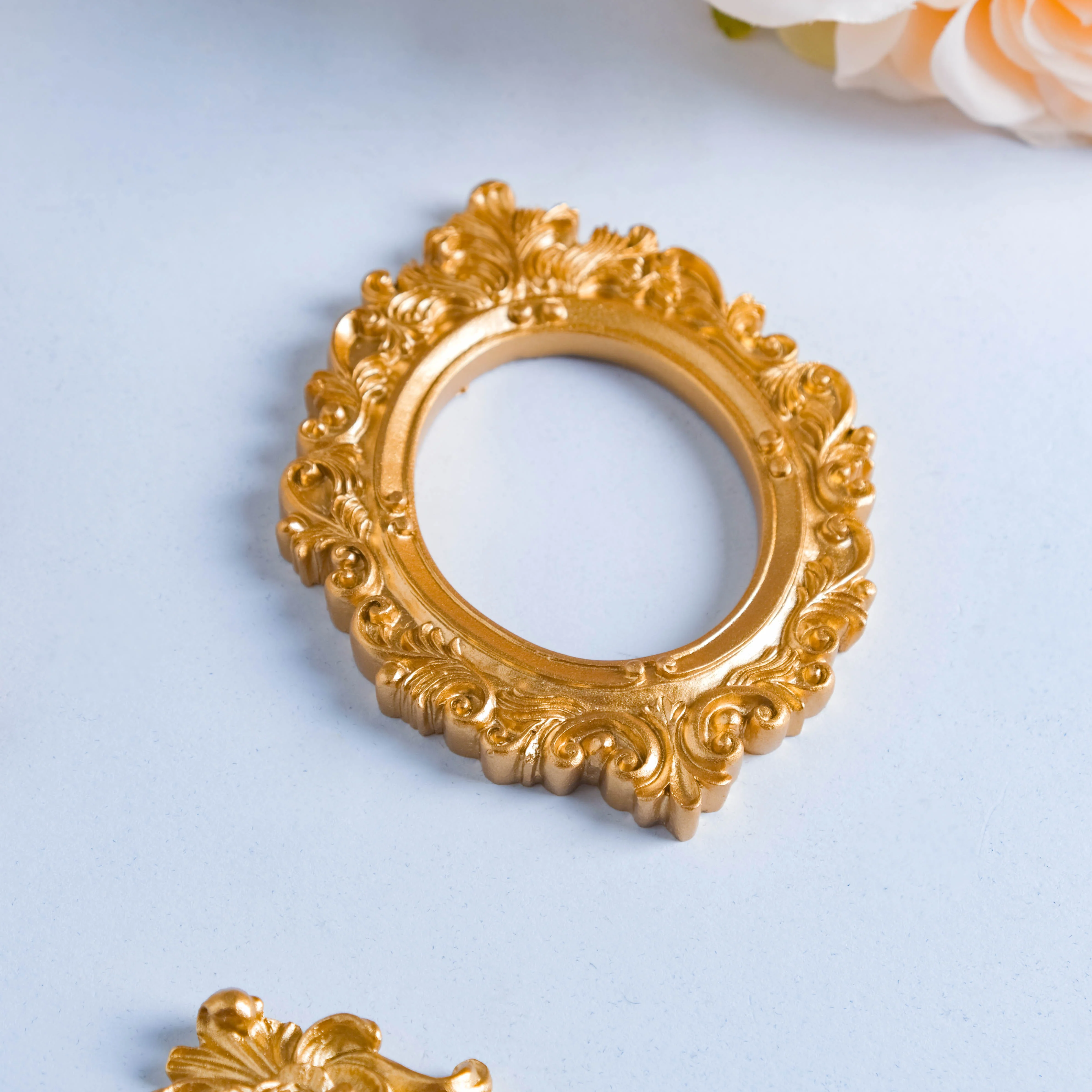 Antique Style Picture Frame - Image 5