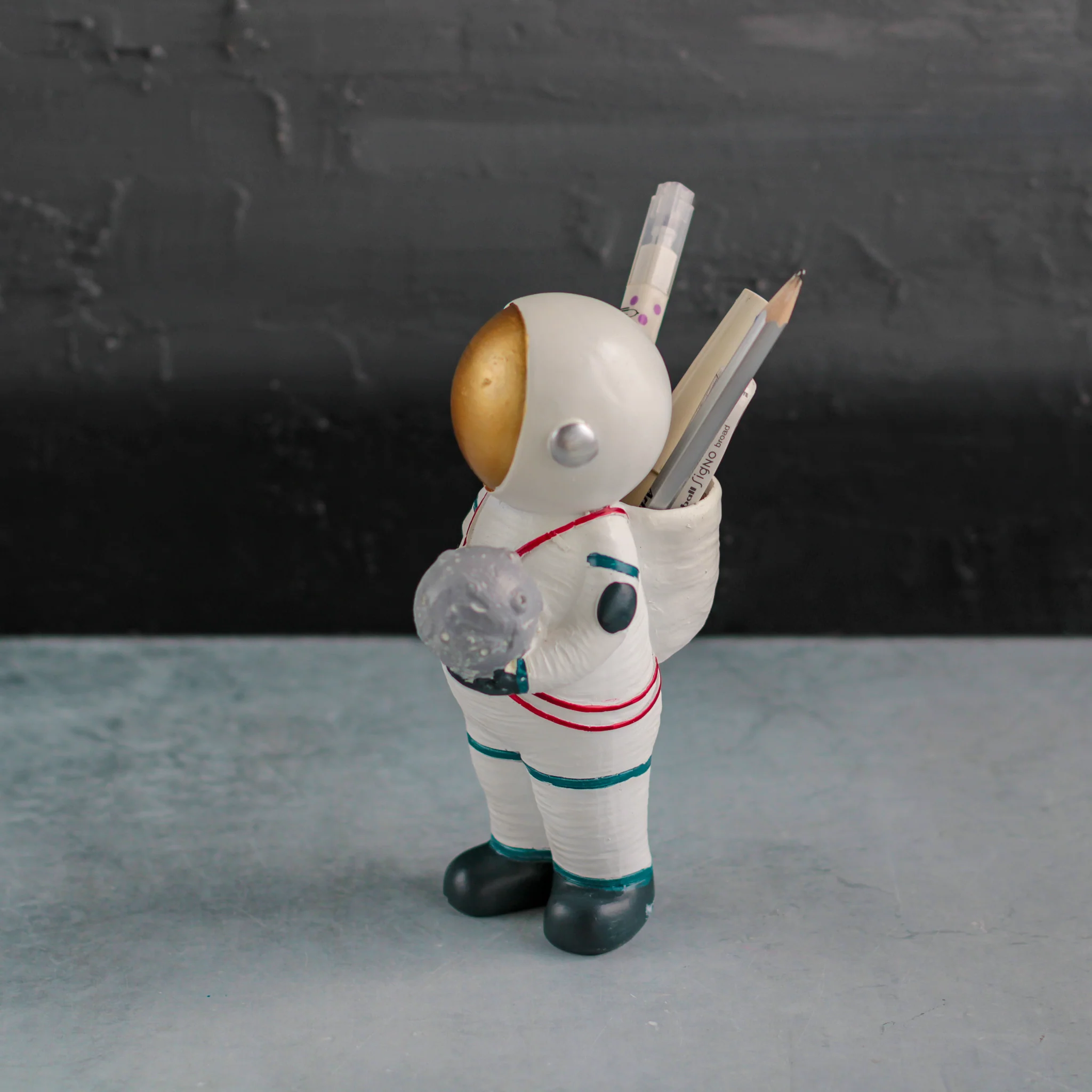 Astronaut Planter - Image 15