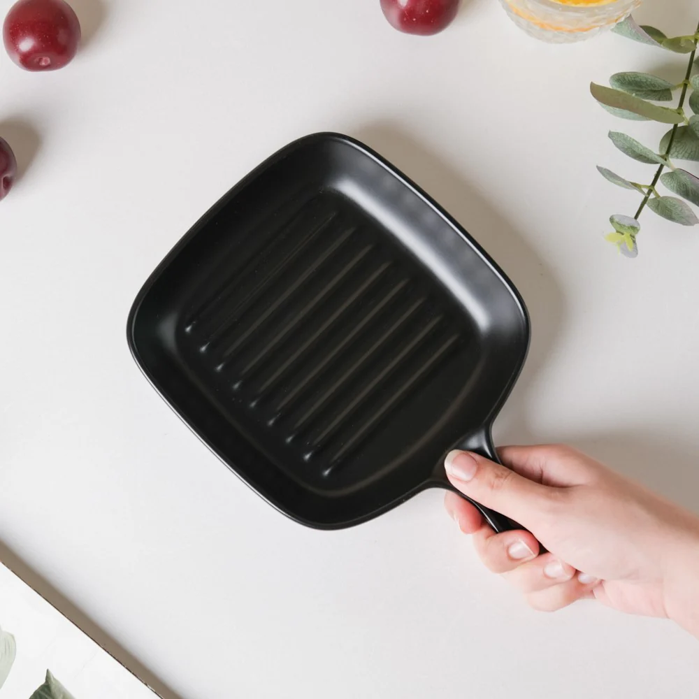 Ribbed Ceramic Baking Plate With Handle Black 250 ml - Image 3