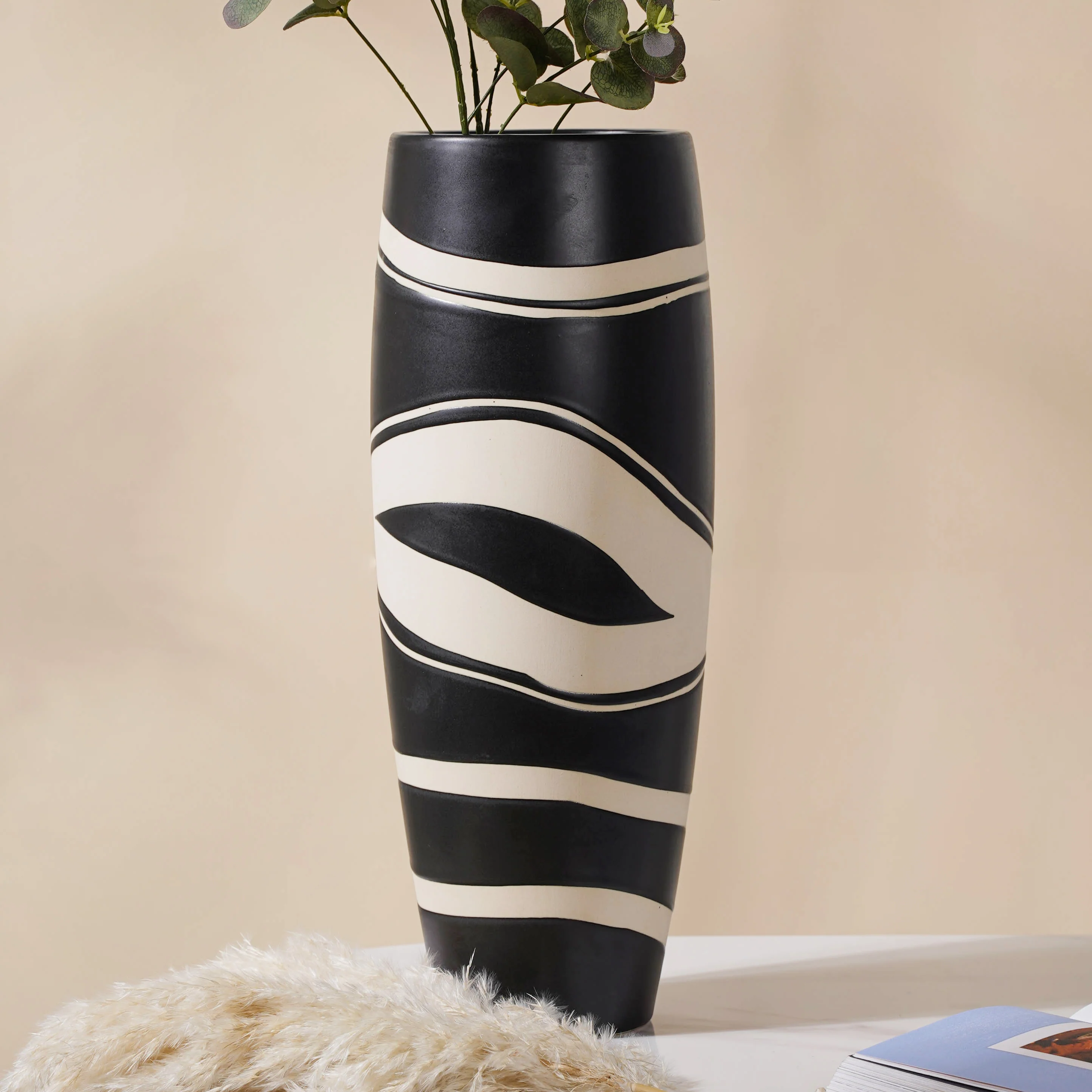 Black and White Flower Vase - Image 8