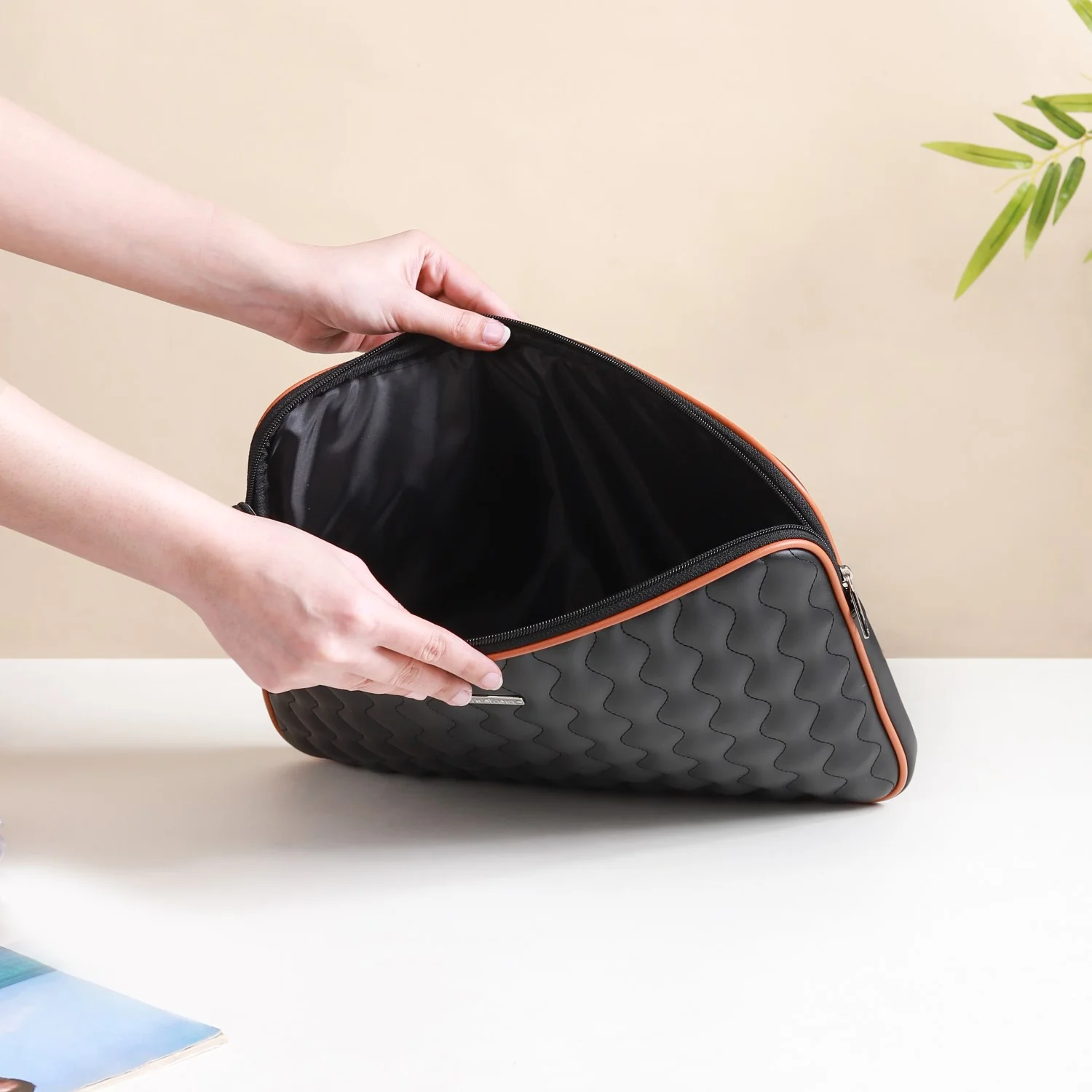 Black Laptop Sleeve - Image 4