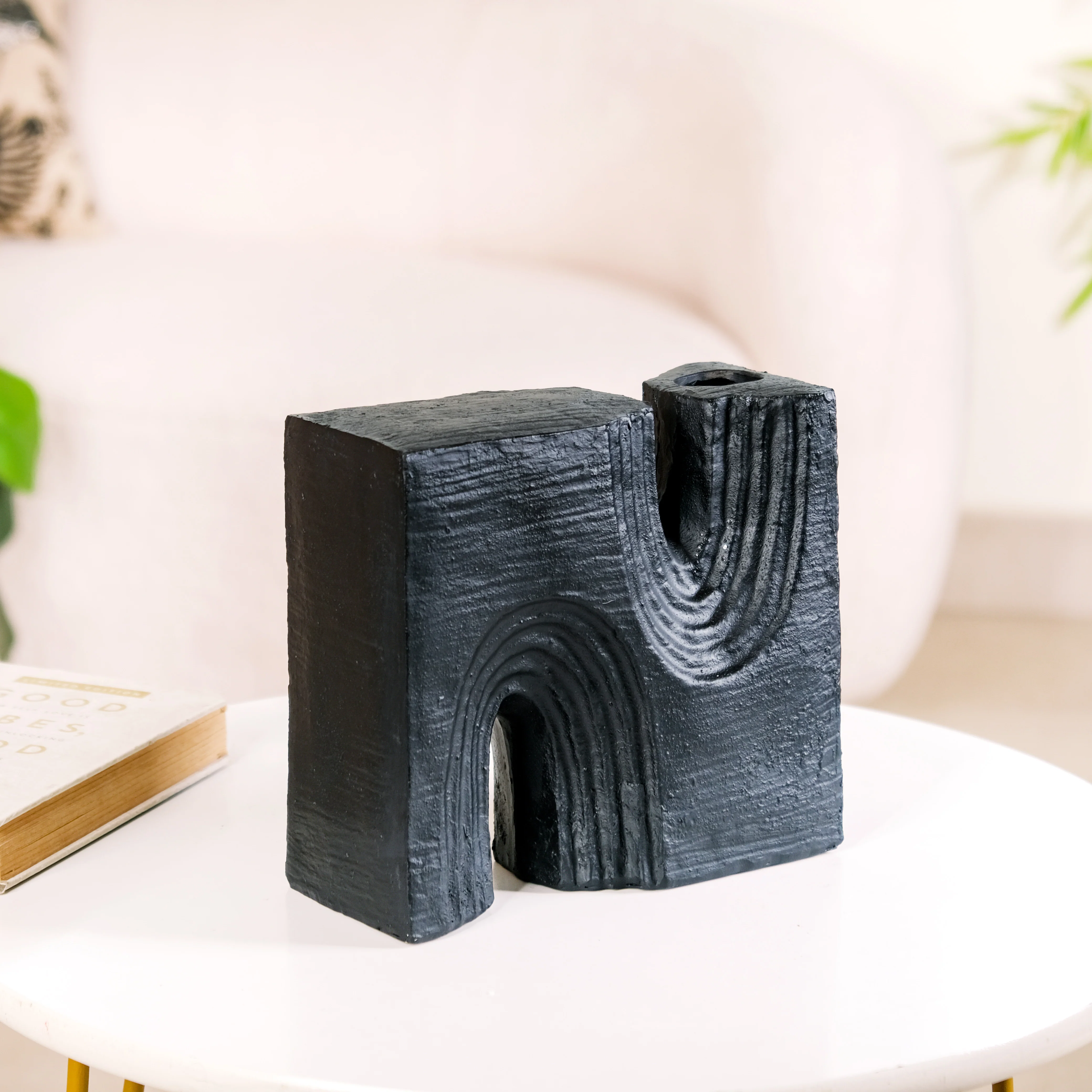 Black Valley Showpiece Vase - Image 6
