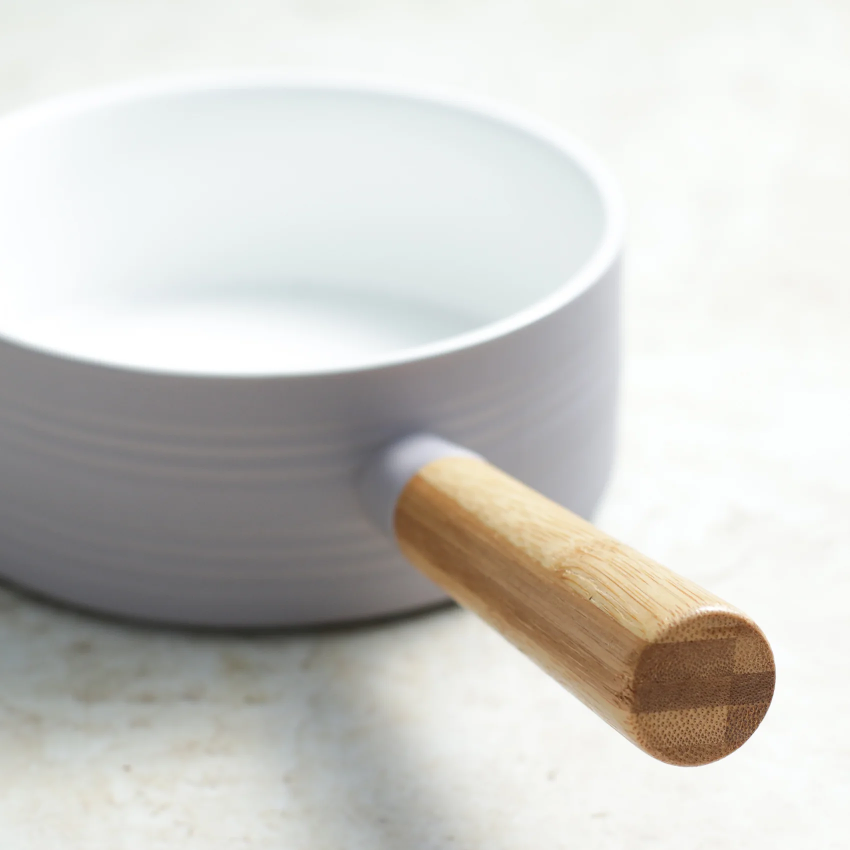 MAGNIFIQUE bowl with bamboo handle - lavender - Image 3