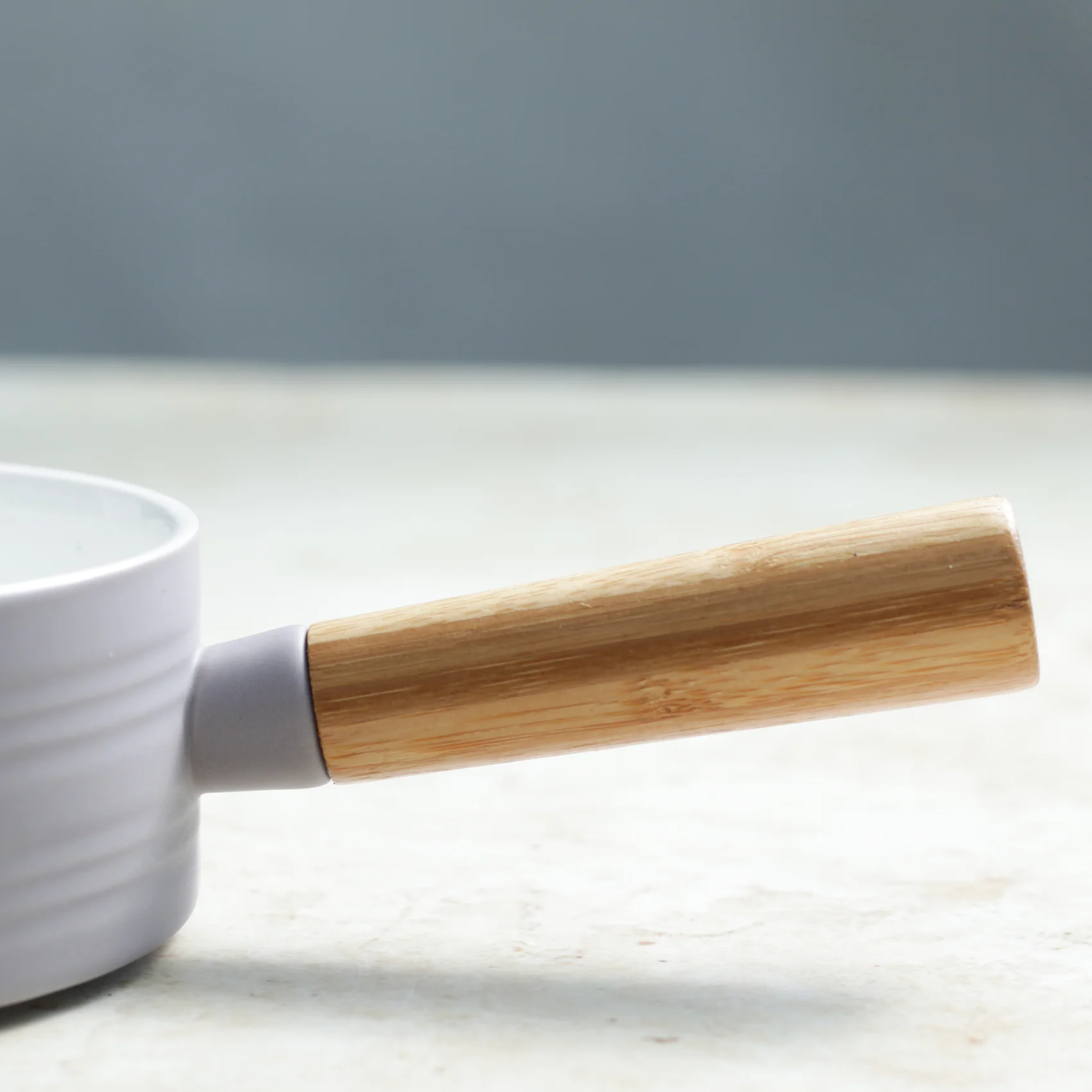 MAGNIFIQUE bowl with bamboo handle - lavender - Image 4