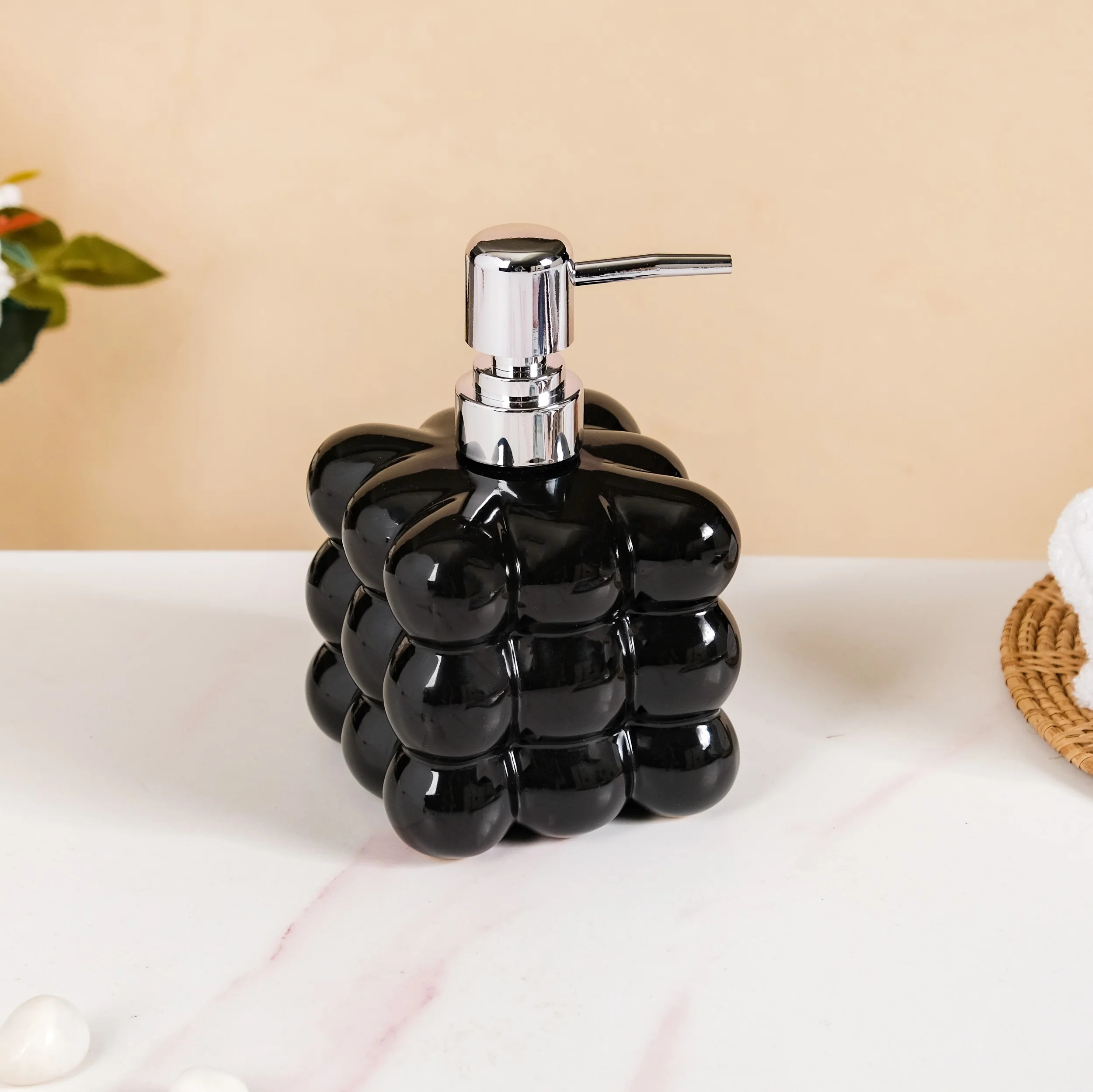 Bubble Cube Liquid Dispenser Black 520ml - Image 7