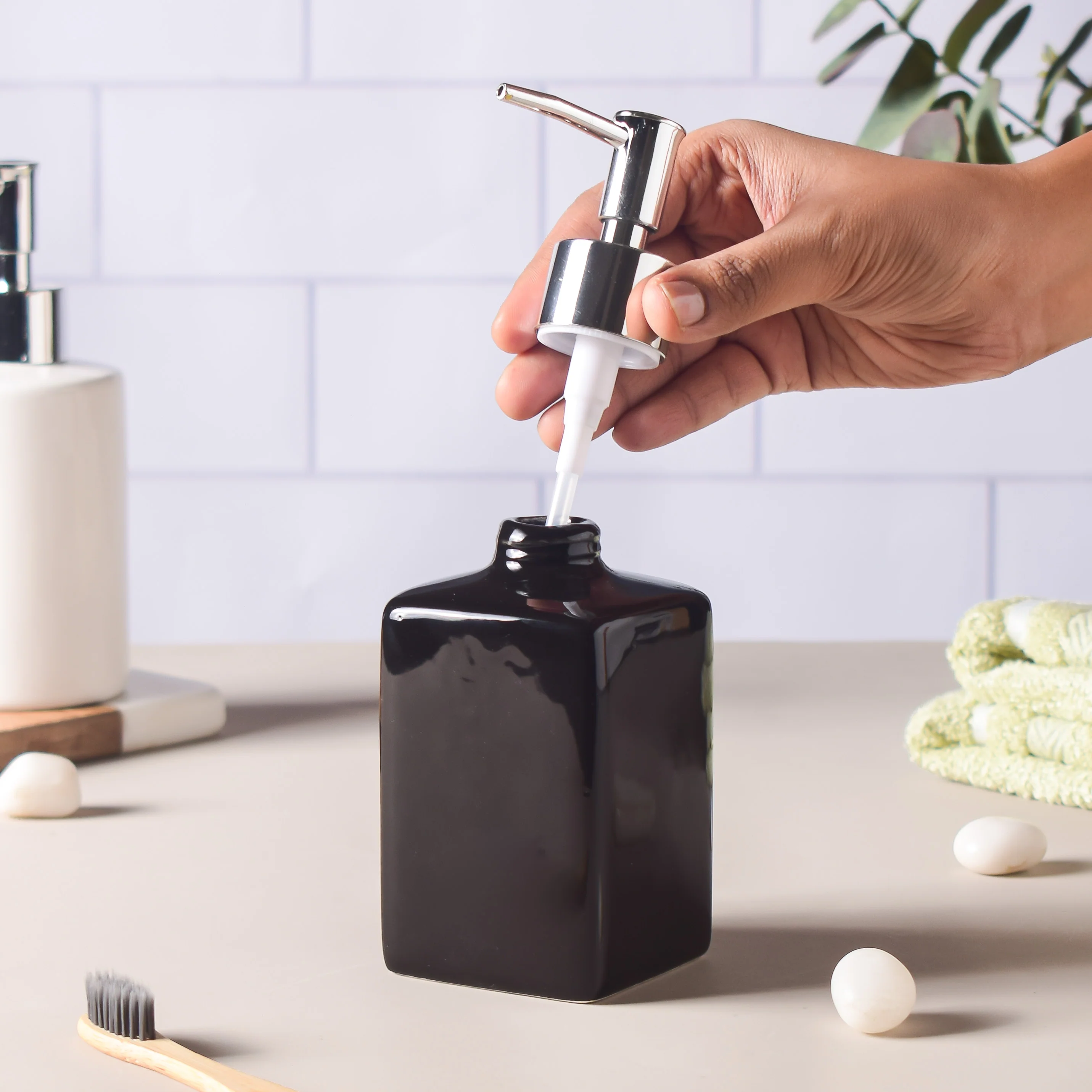 Celestria Black Dispenser 250ml - Image 2