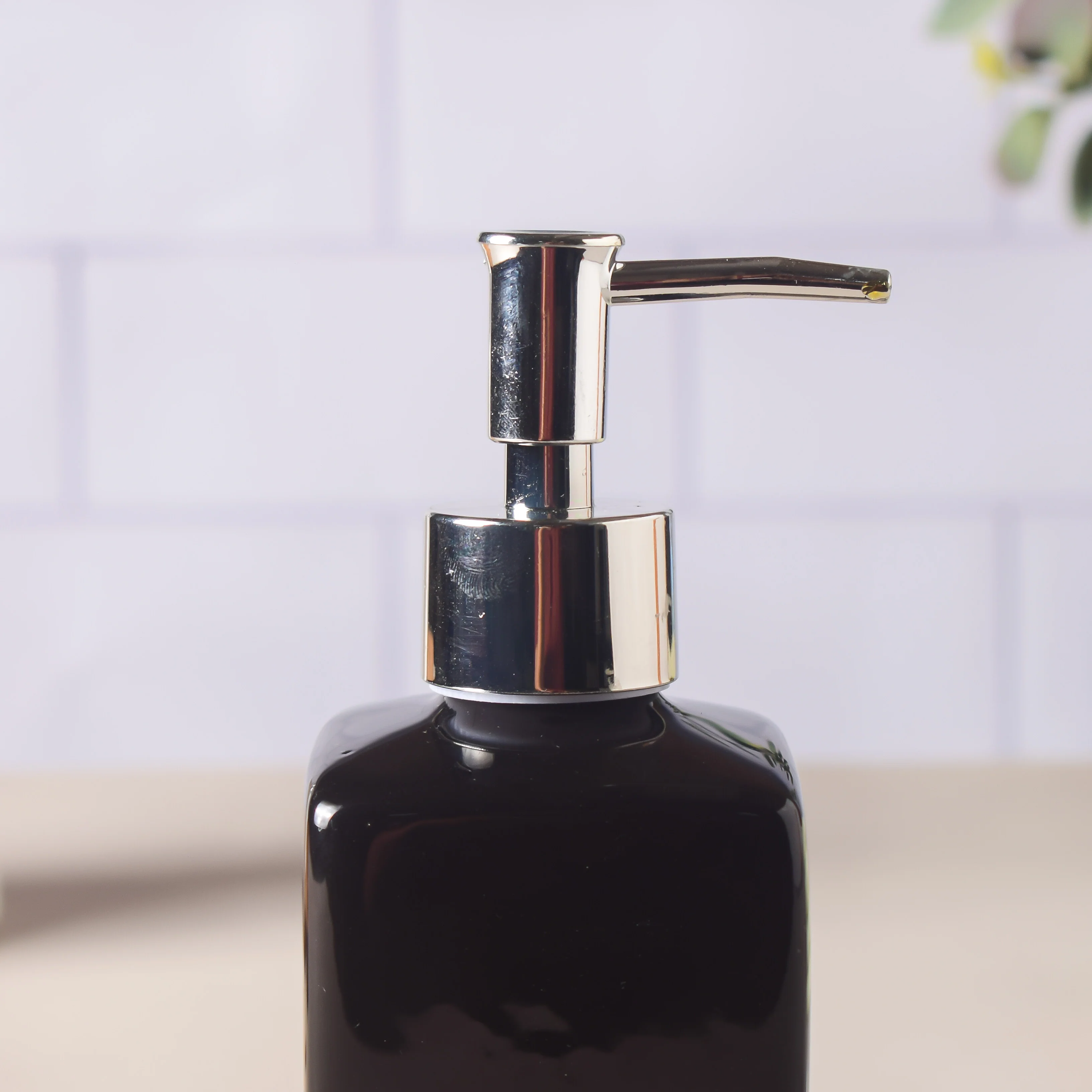 Celestria Black Dispenser 250ml - Image 4