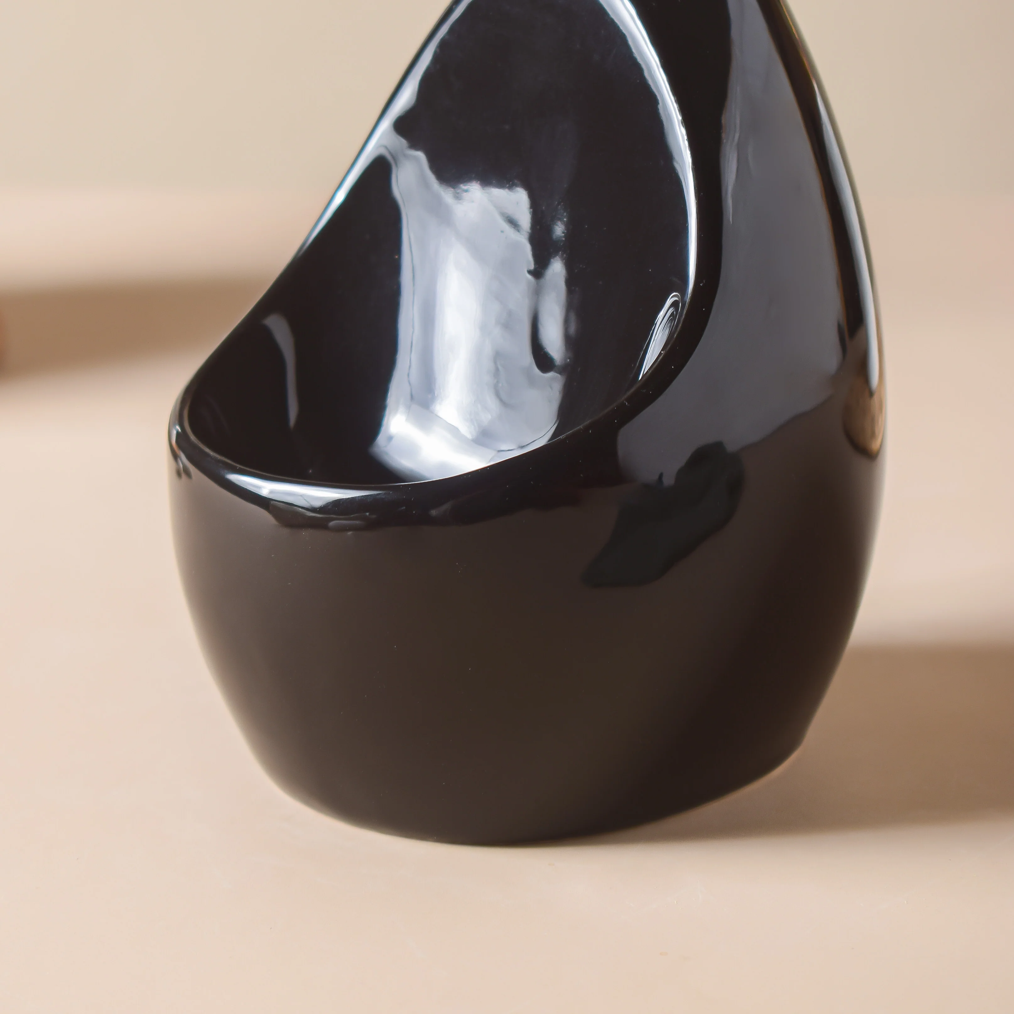 Celestria Black Glossy Dispenser With Scrubber 450ml - Image 5