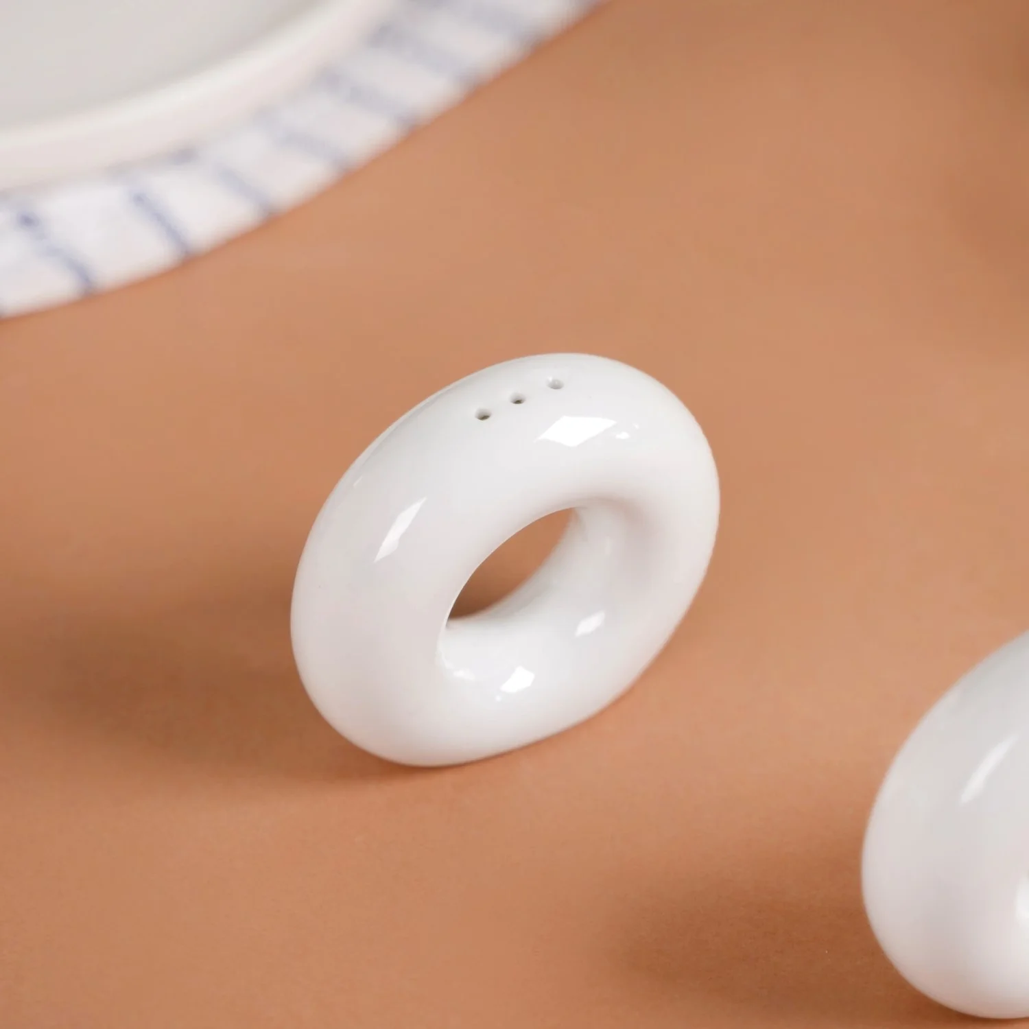 Ceramic Donut Salt And Pepper Shakers White - Image 8