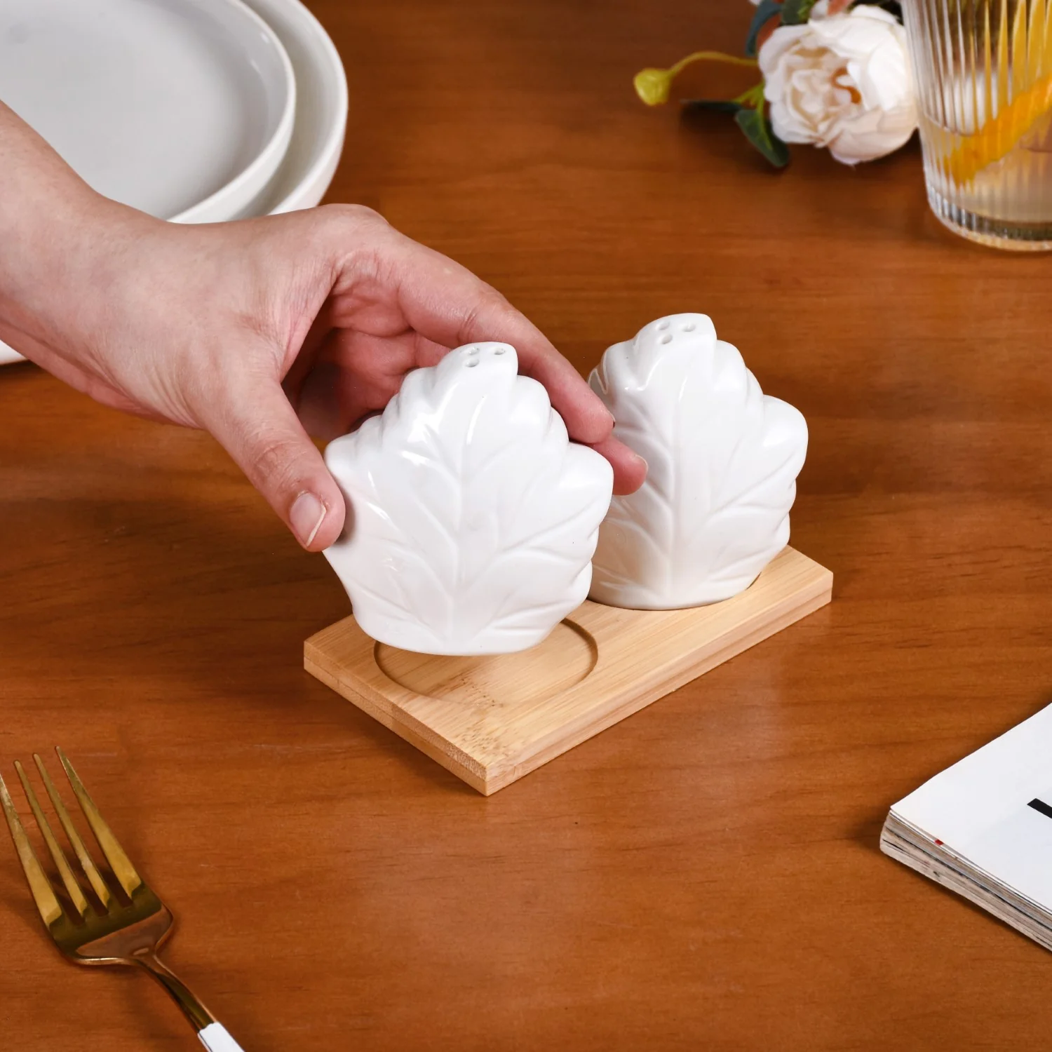 Ceramic Maple Leaf Salt Pepper Shaker Set With Tray - Image 3