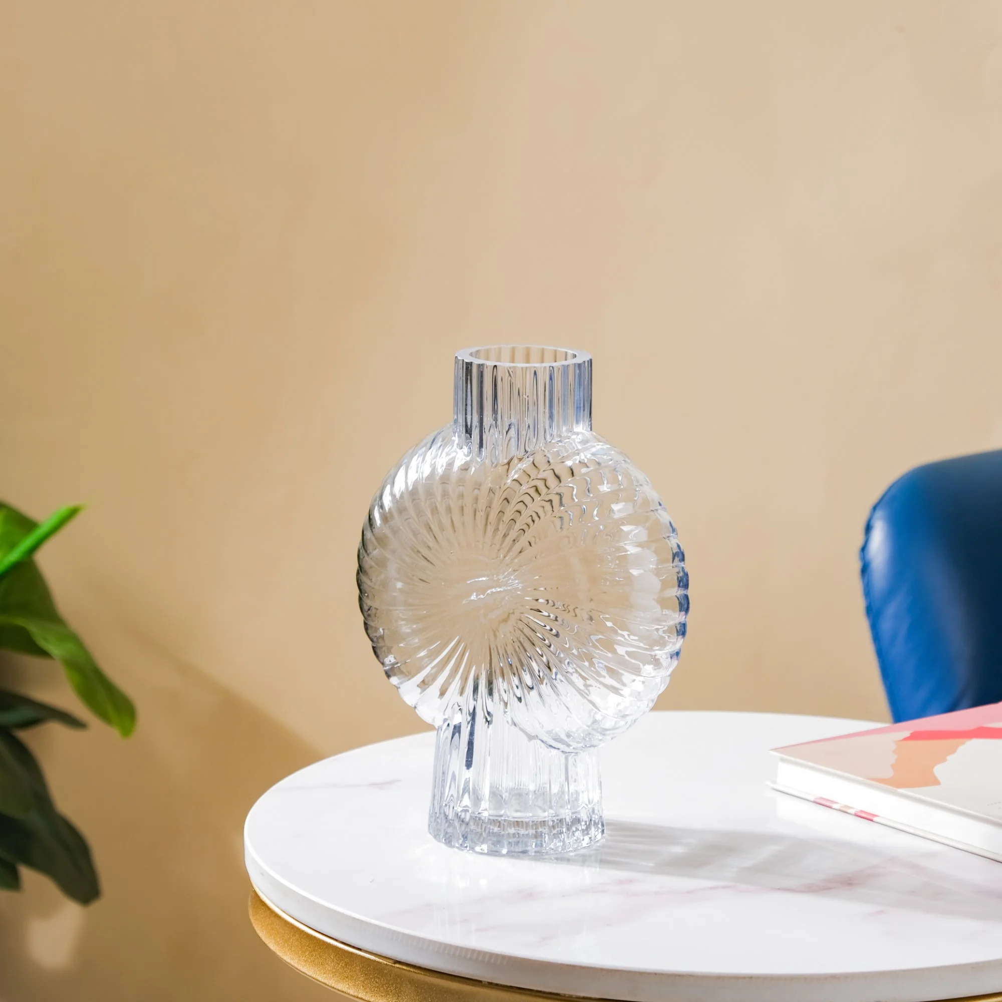 Conch Shell Textured Glass Vase - Image 6