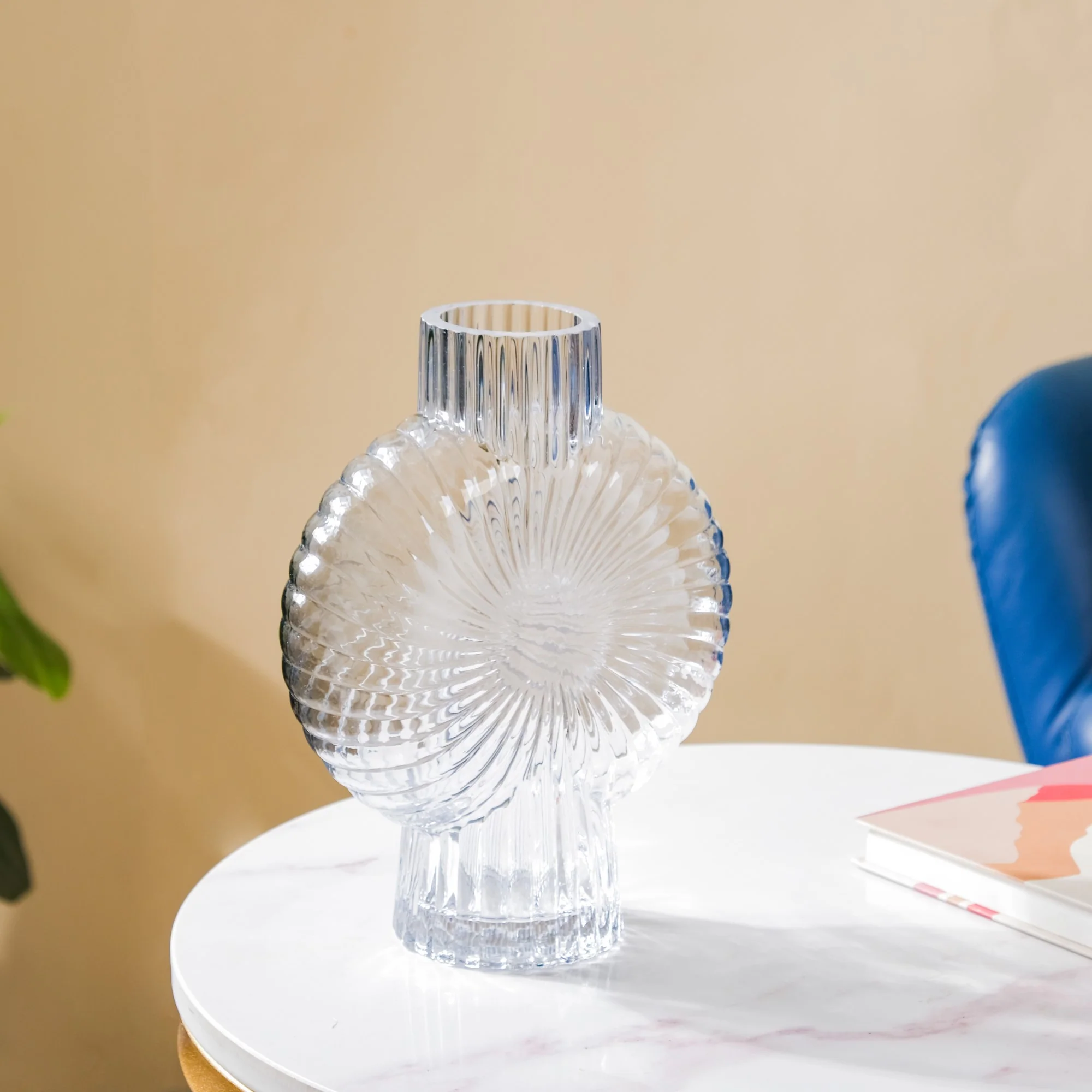 Conch Shell Textured Glass Vase - Image 8