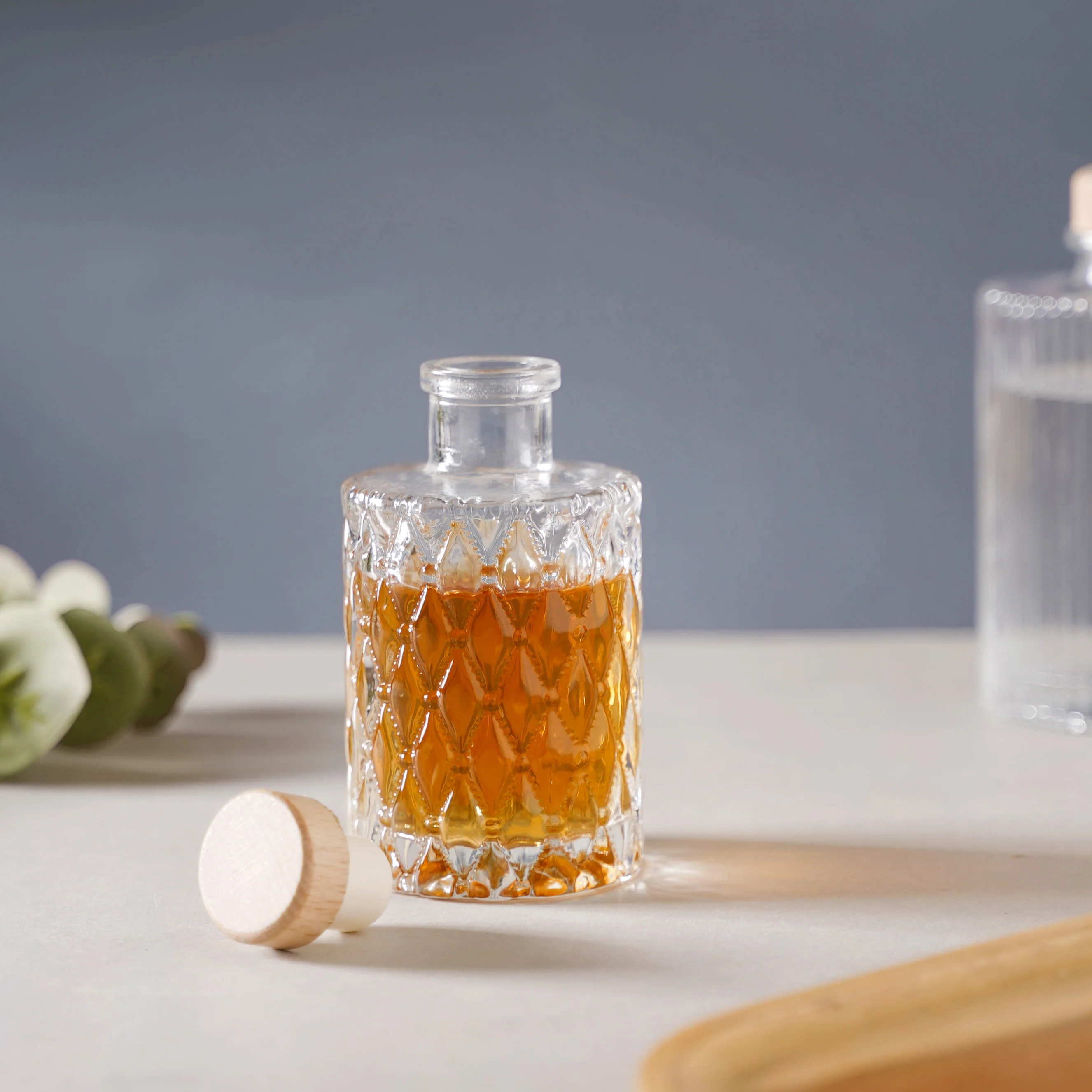 Diamond Textured Decanter with Cork - Image 5