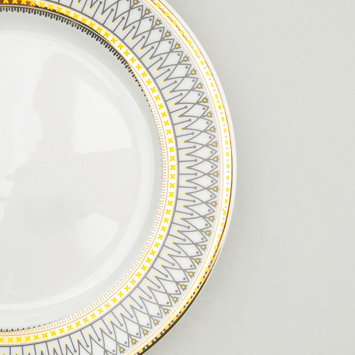 Gold Detailed Glam Dessert Plate - Image 6