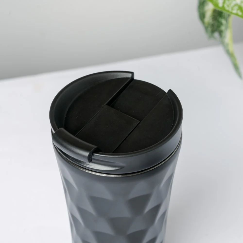 Double Walled Travel Tumbler Black With Flip Lid 500ml - Image 7