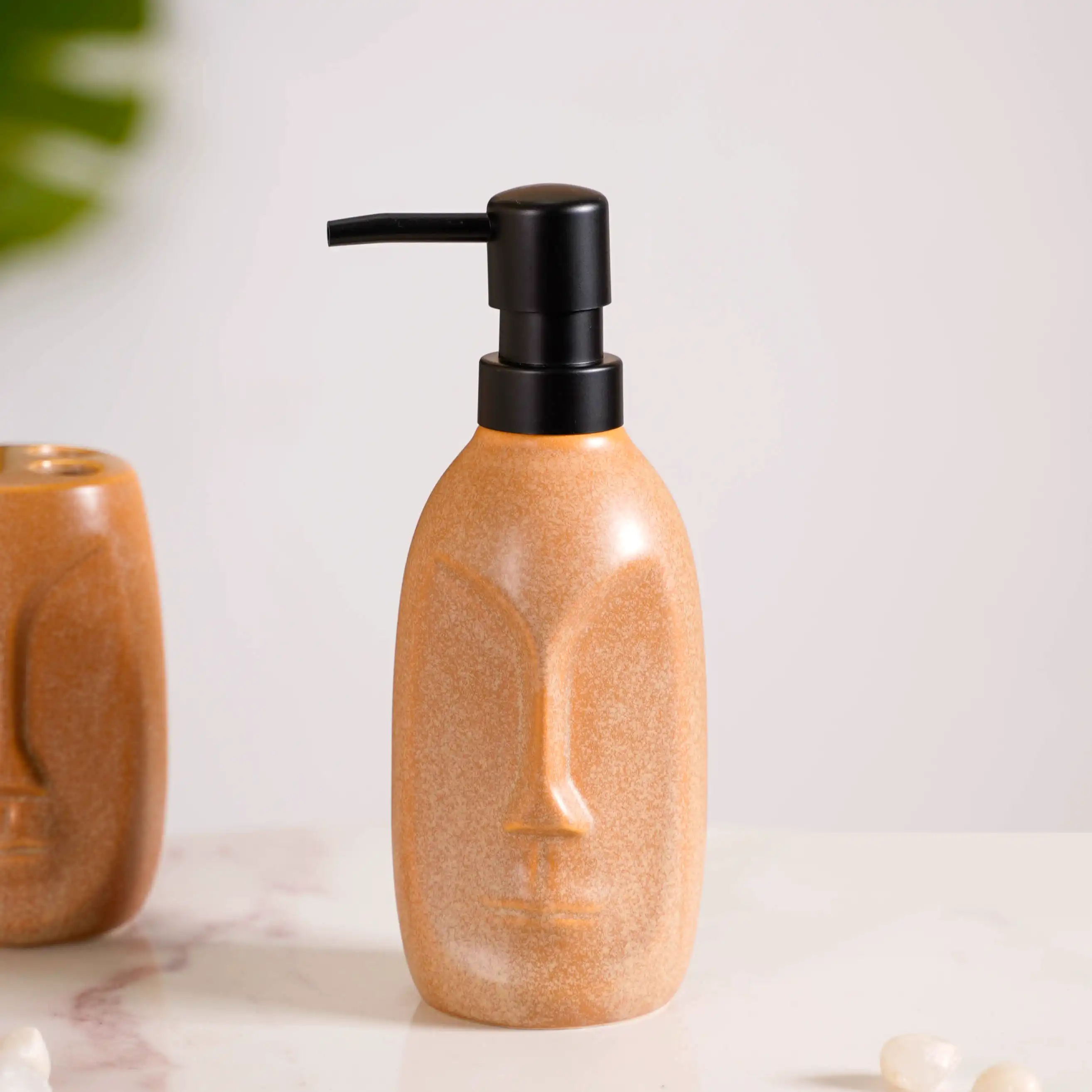 Faces Ceramic Bathroom Accessories Set Of 3 - Image 7