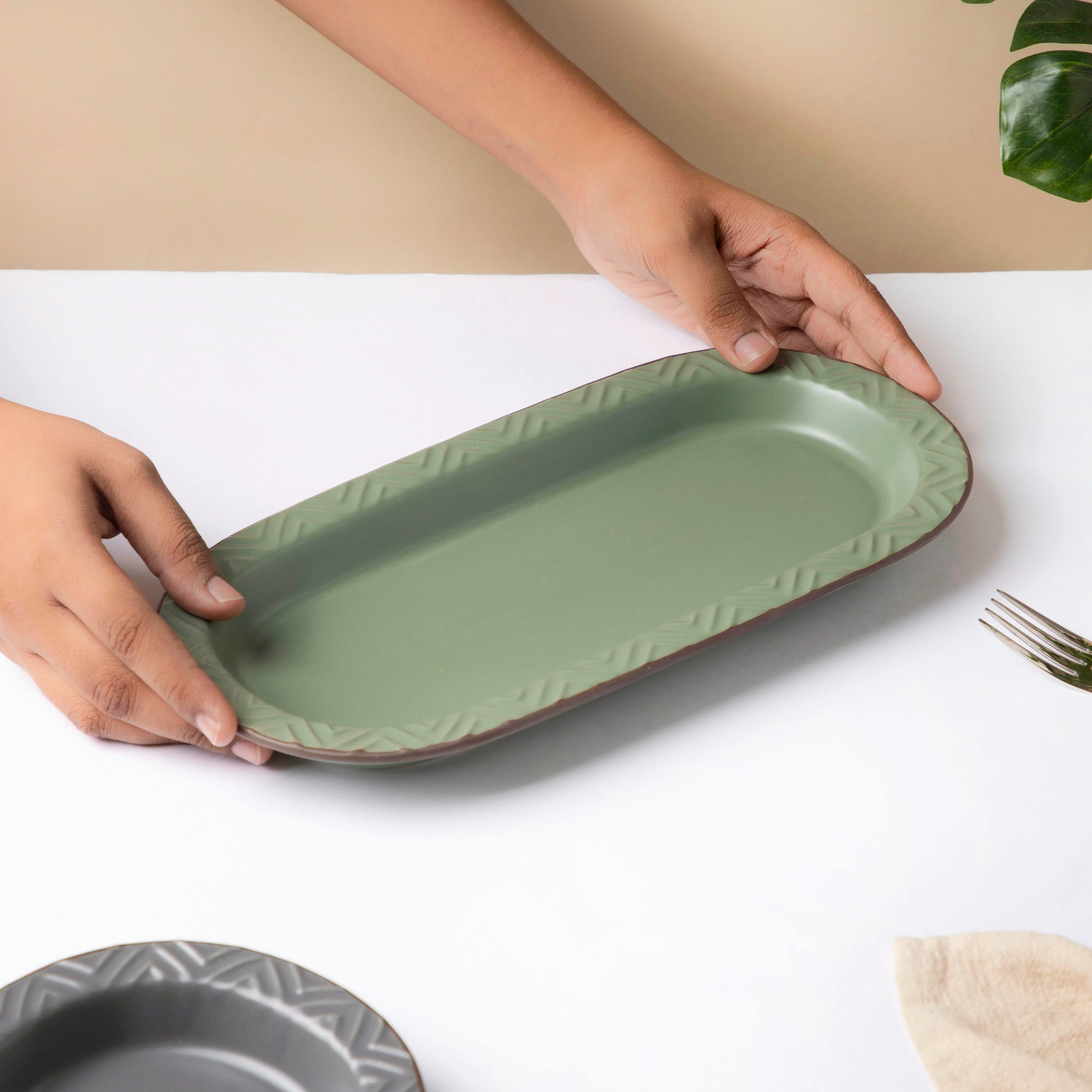 Fern Green Long Plate 12 Inch - Image 2