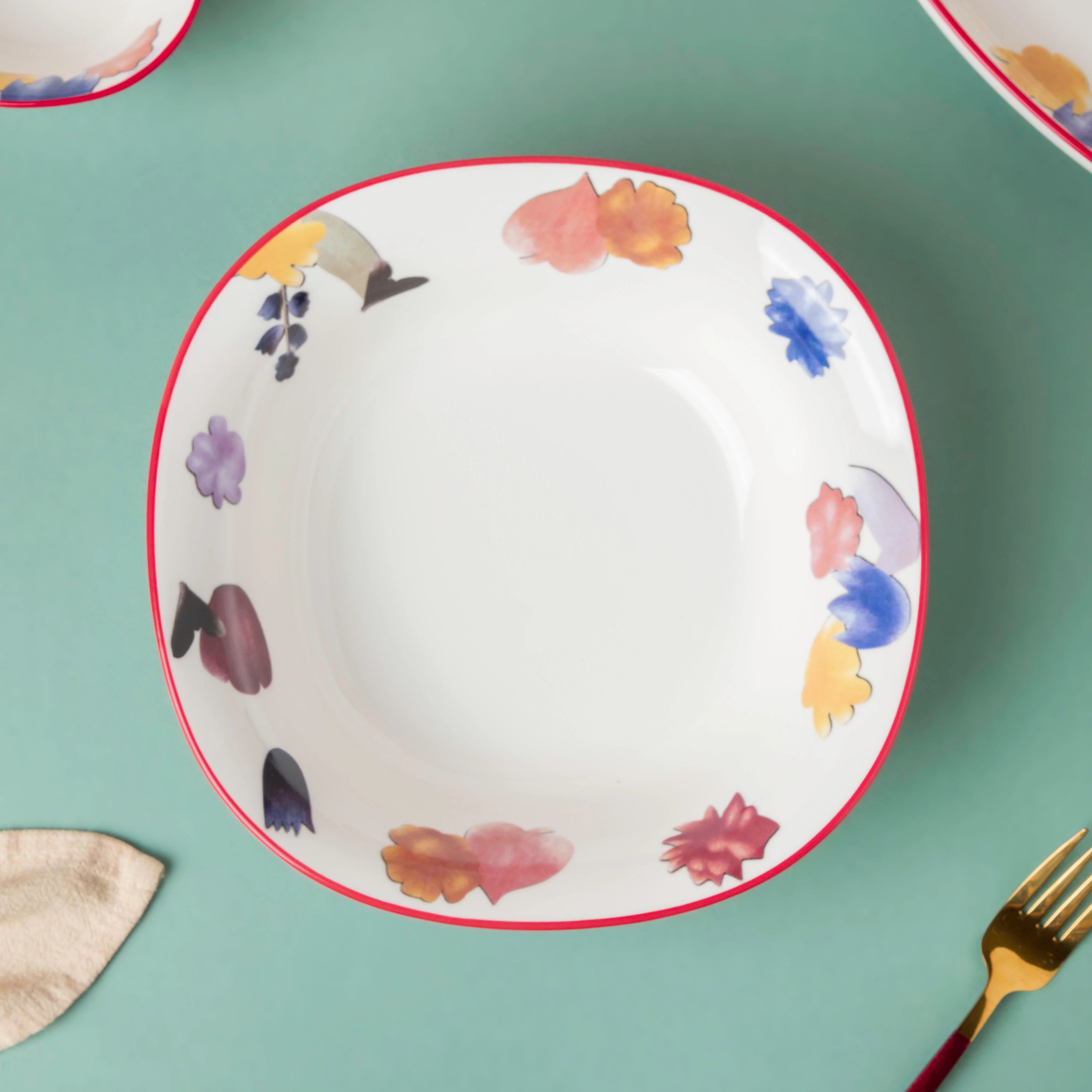 Florista Rimmed Serving Bowl 9 Inch - Image 3