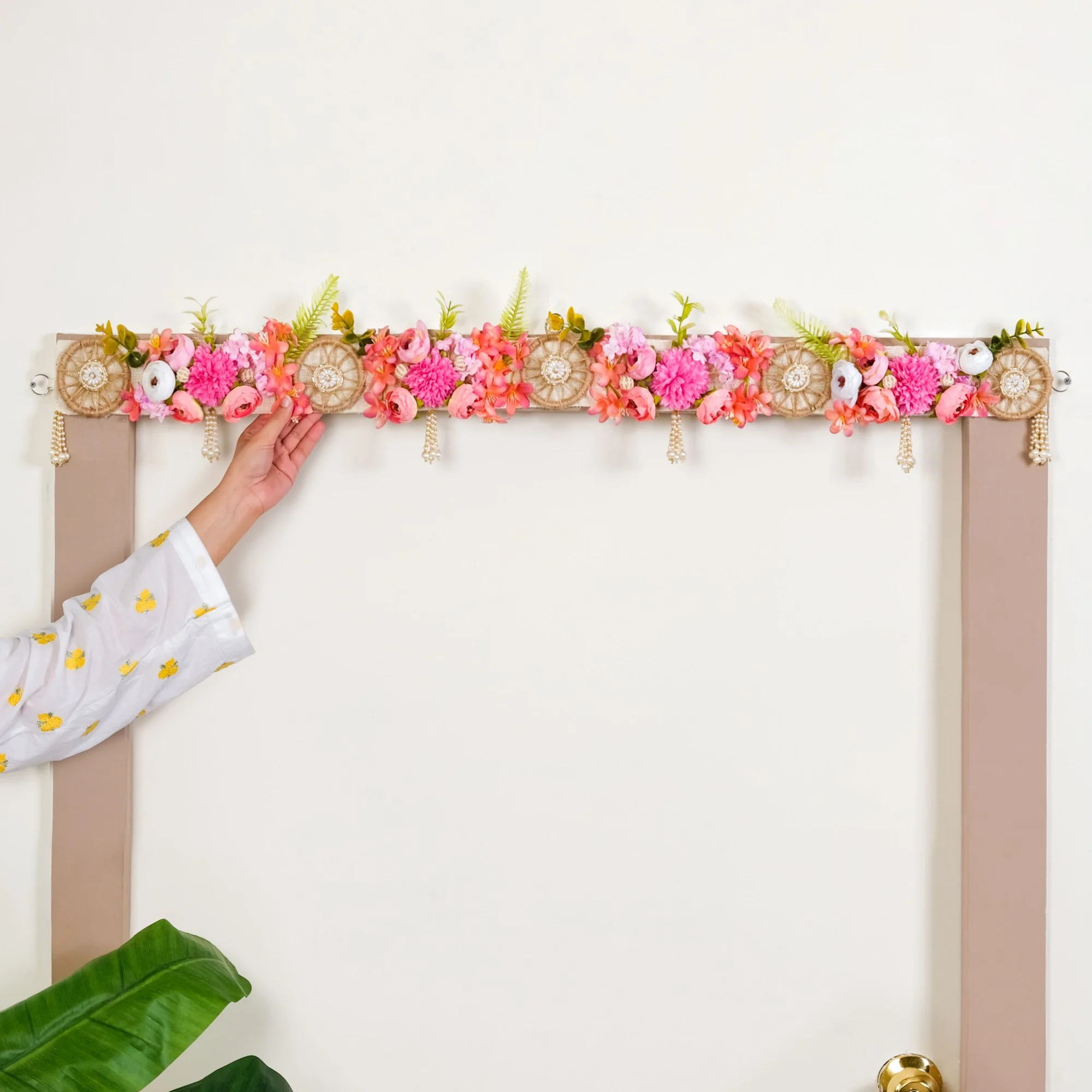 Flower And Pearls Decorative Toran - Image 3