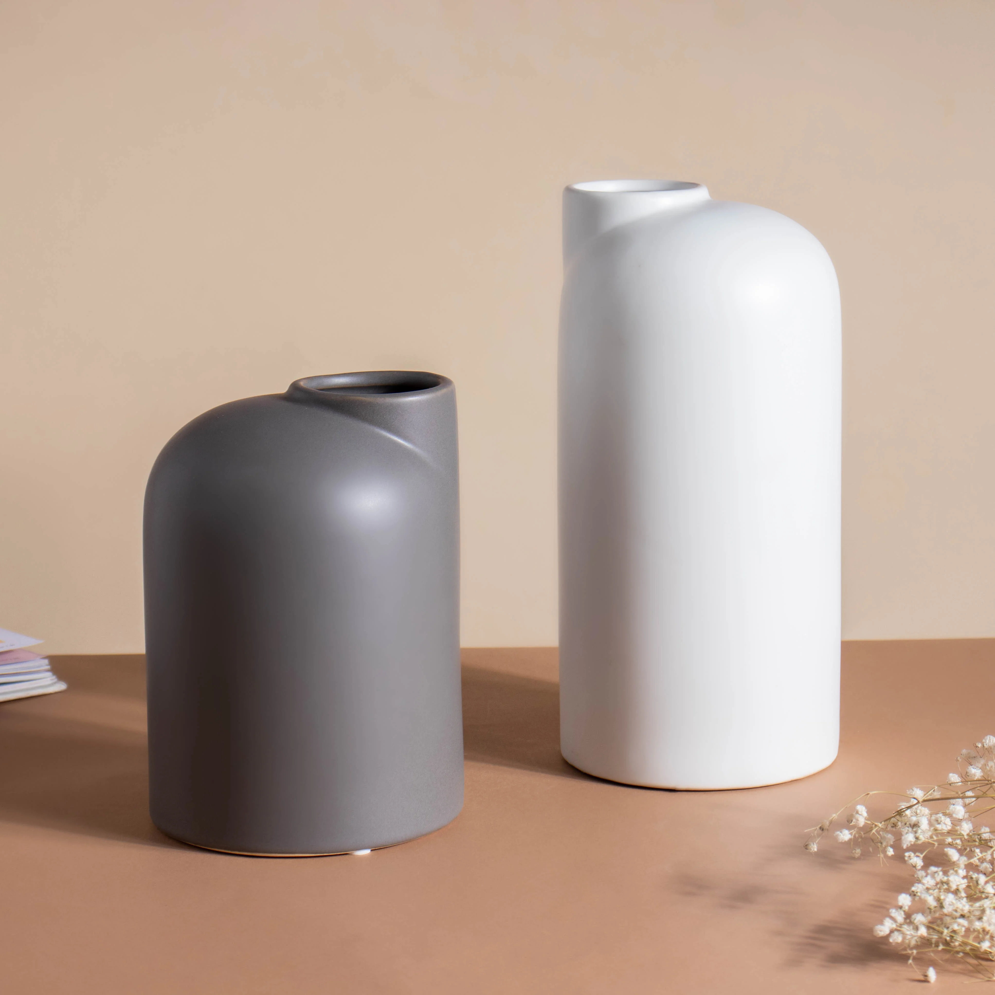 Flugen Grey Ceramic Vase - Image 5