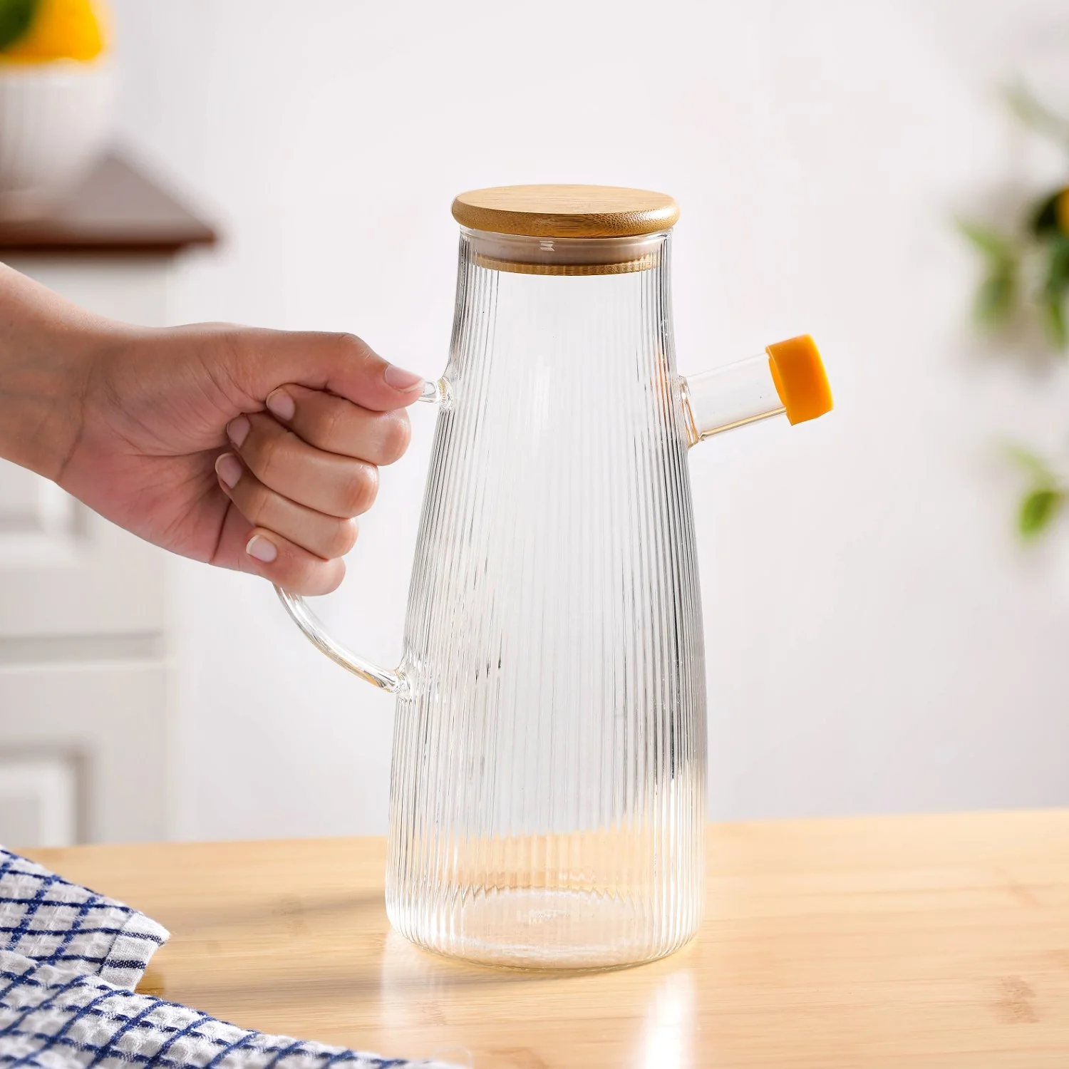 Fluted Cooking Oil Dispenser Bottle With Wooden Lid 1000ml - Image 2