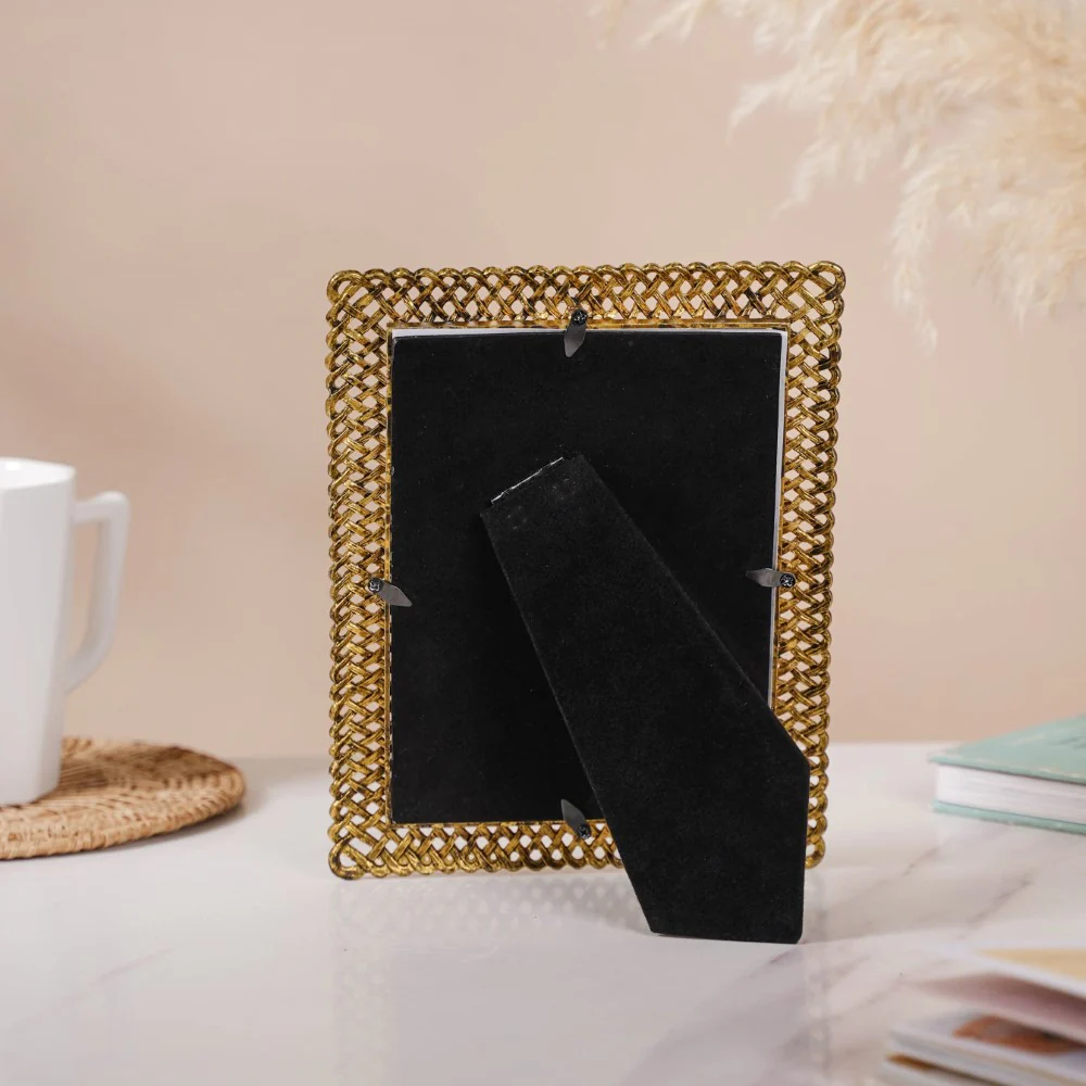 Golden Helical Photo Frame - Image 6
