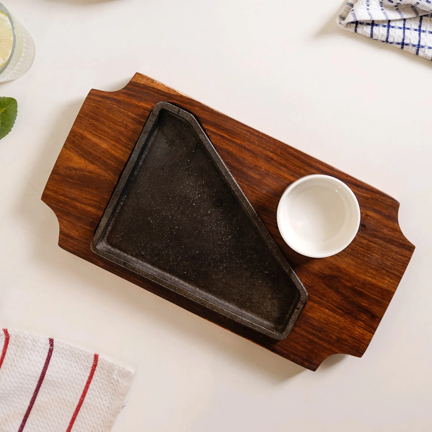 Gourmet Sizzler Plate With Dip Bowl And Wooden Base - Image 8