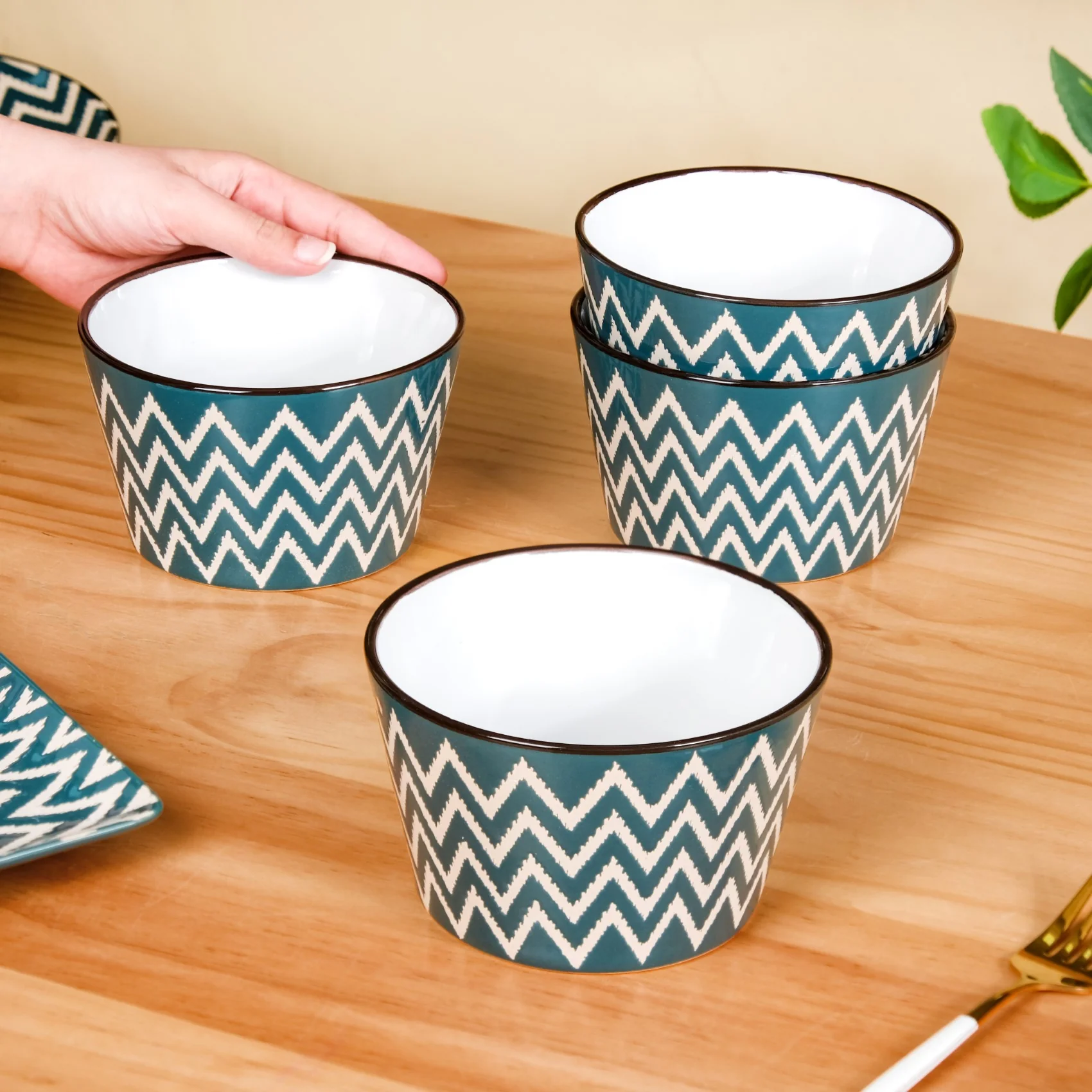 Green Ceramic Oscilla Serving Bowl Set Of 4 650ml - Image 3