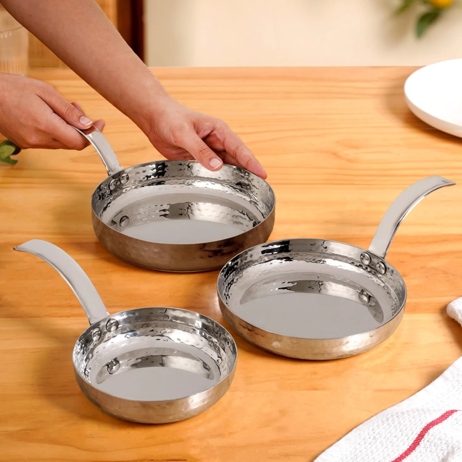 Hammered Stainless Steel Serving Pan With Handle Set Of 3 - Image 2