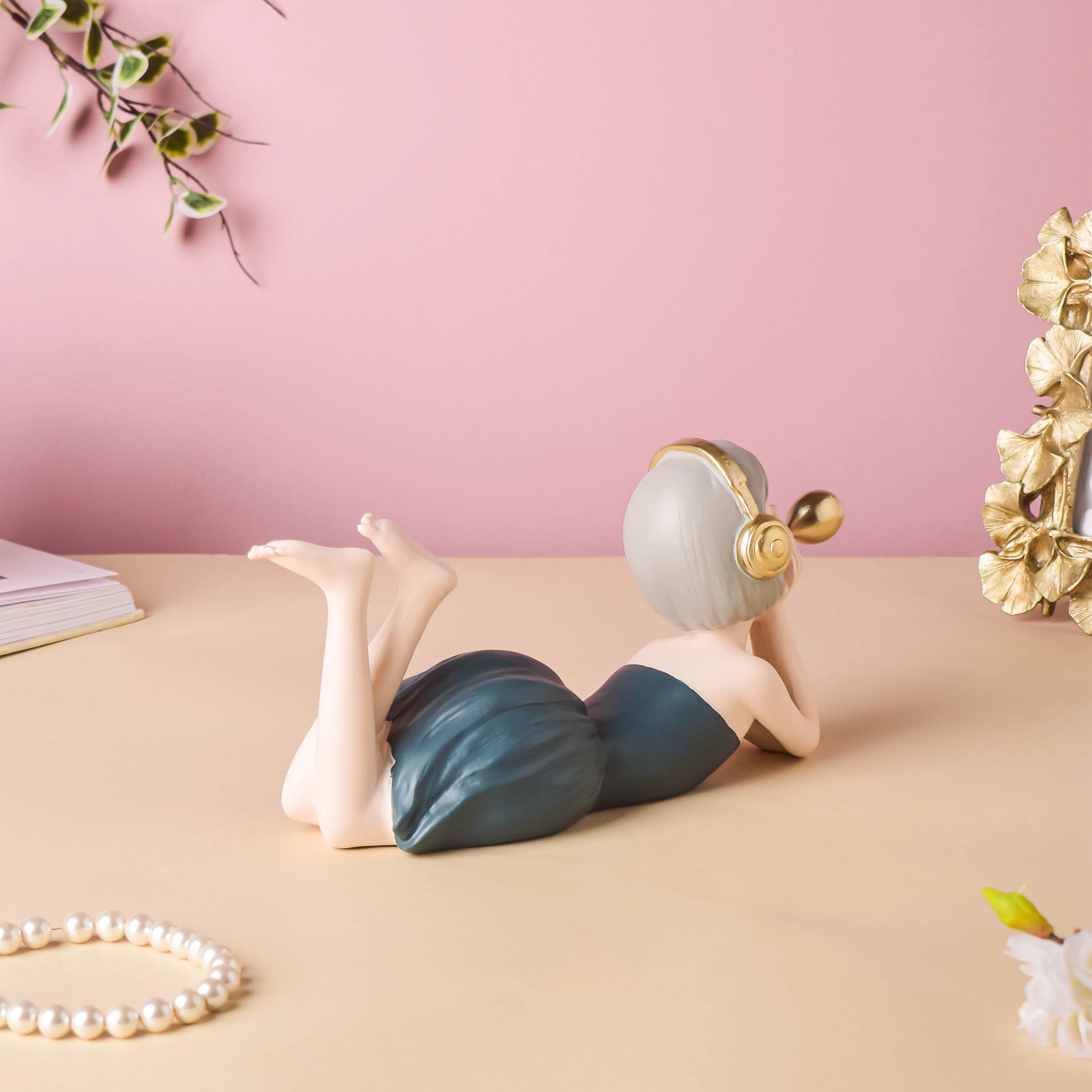 Headphone Girl Showpiece - Image 7