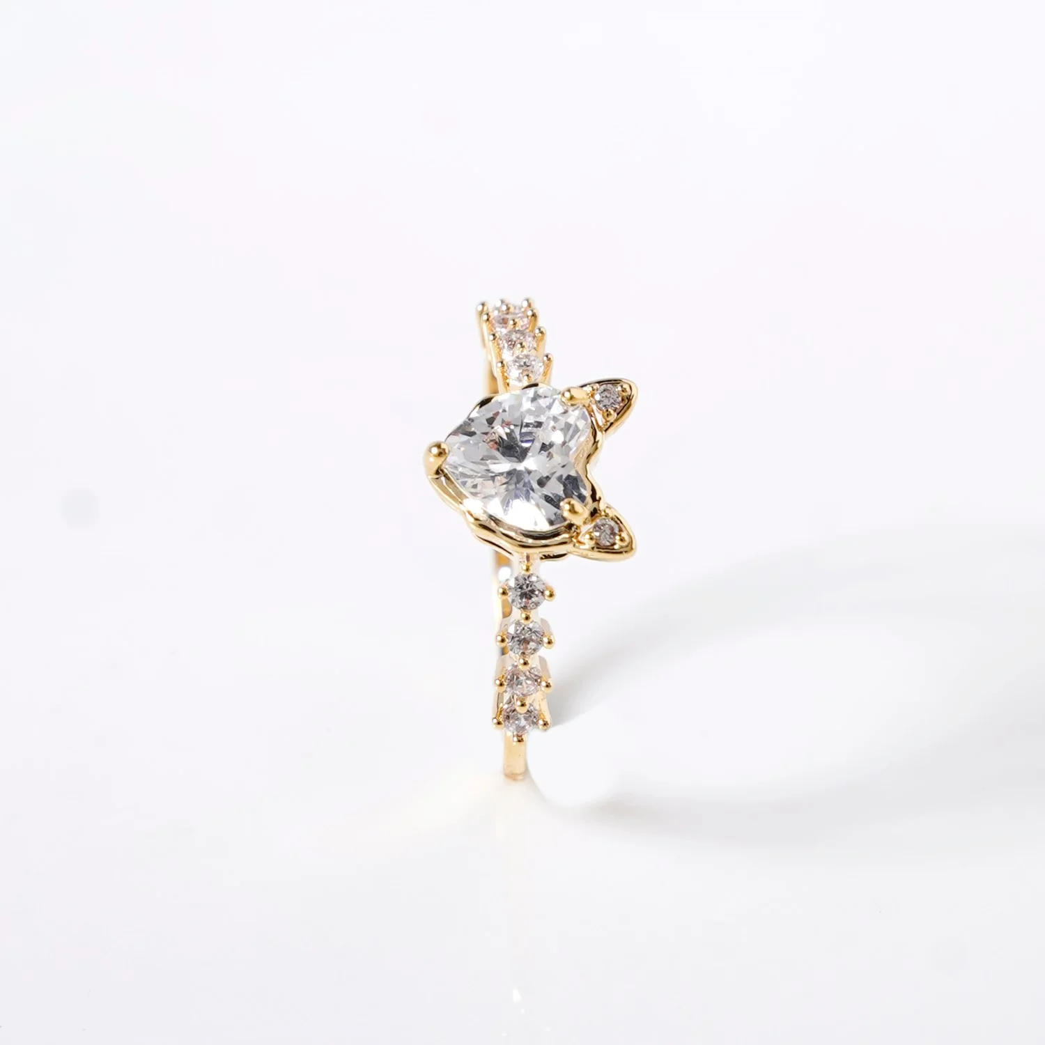 Heartbound Majesty Gold Ring - Image 5
