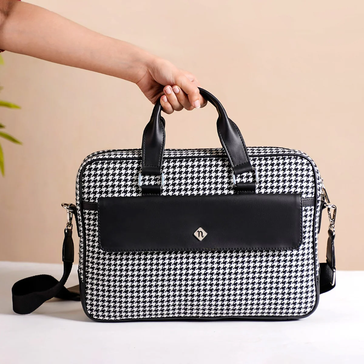 Houndstooth Patterned Woven Laptop Bag - Image 4