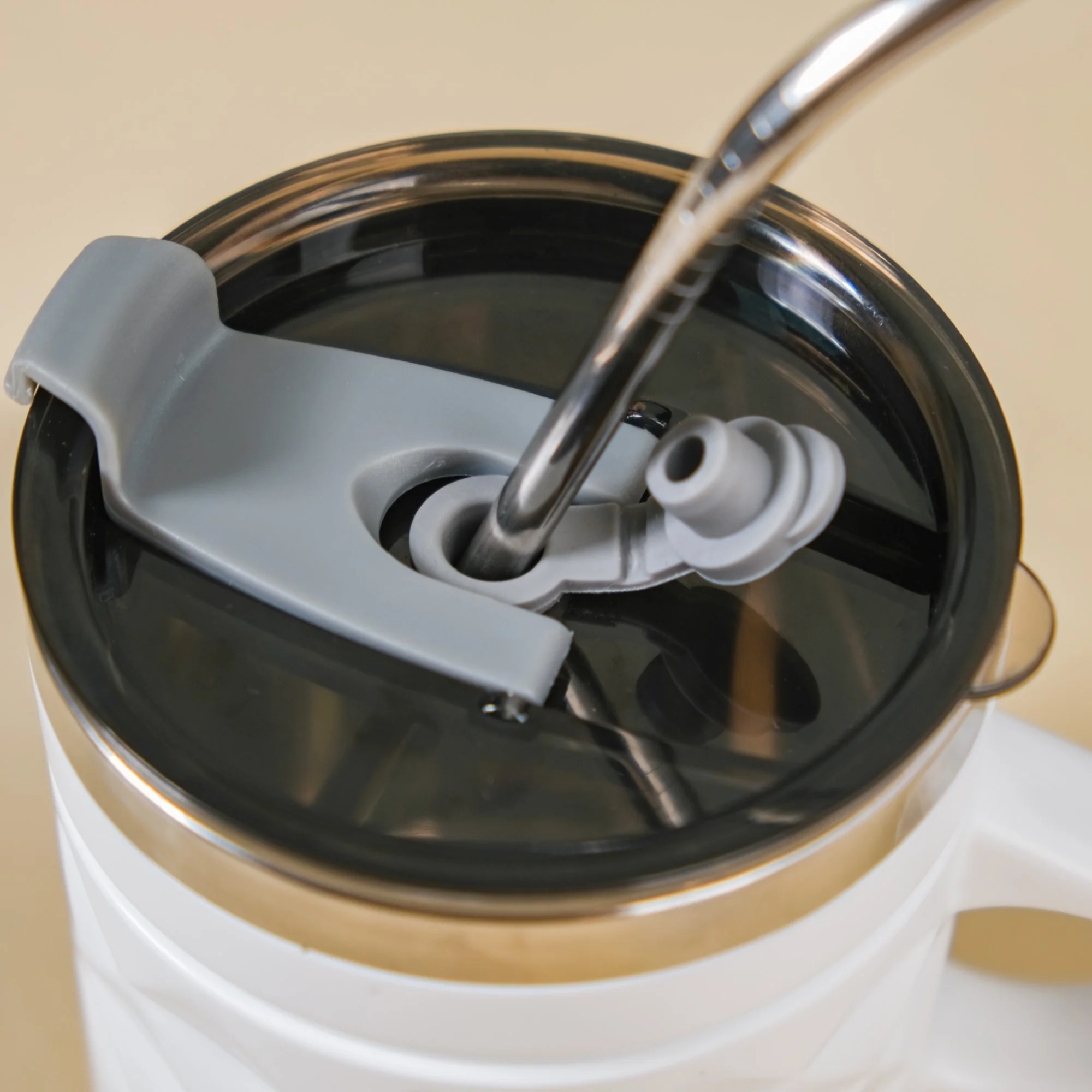 Stainless Steel Travel Mug White 400ml - Image 18