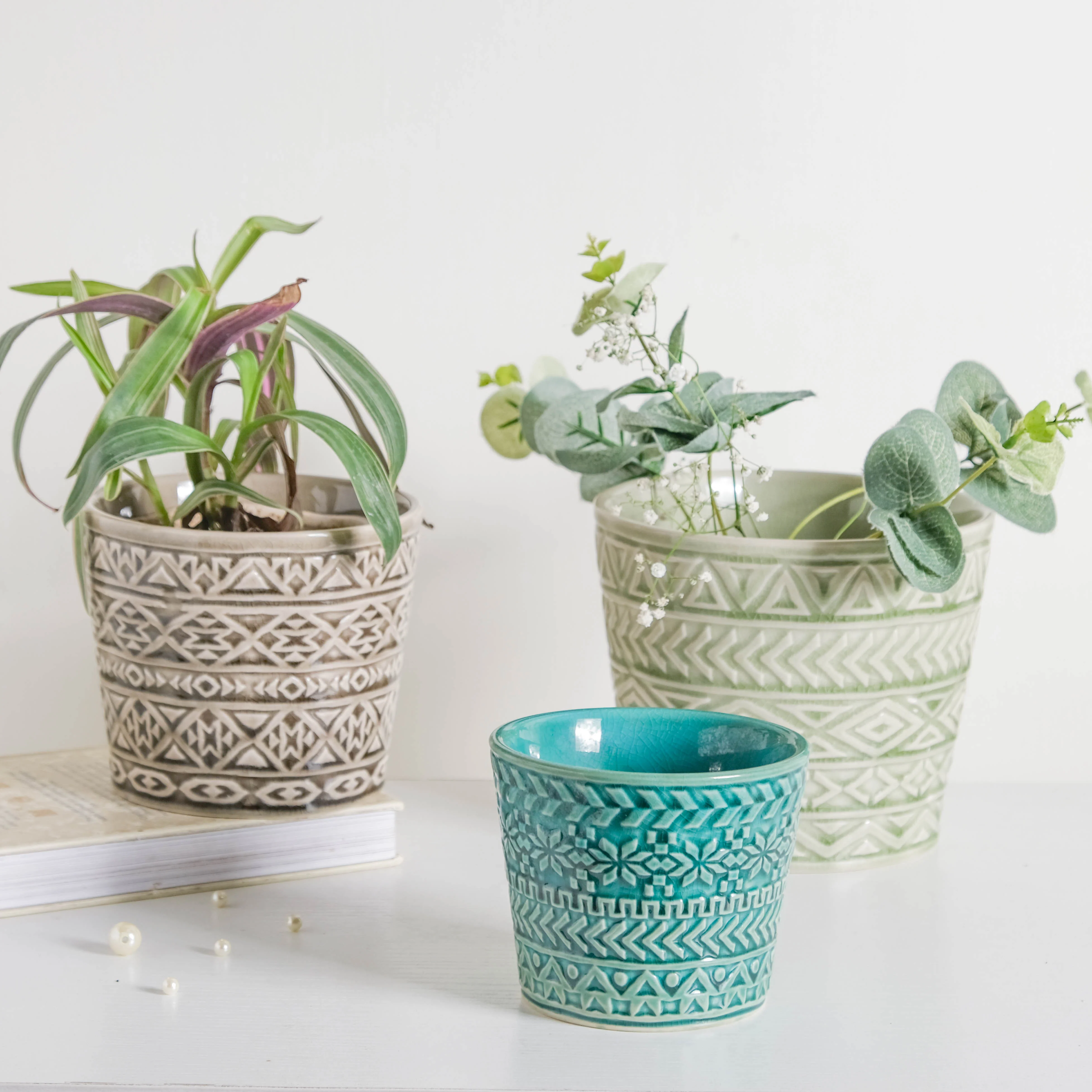 Intricate Texture Grey Pot - Image 9