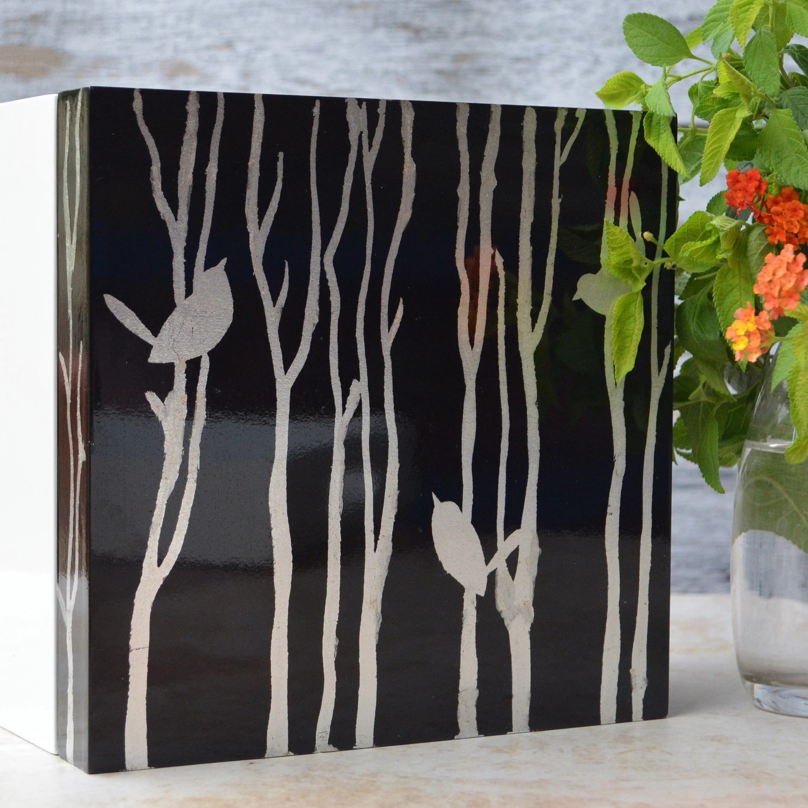 LACQUER box with bird design - black and white - Image 4