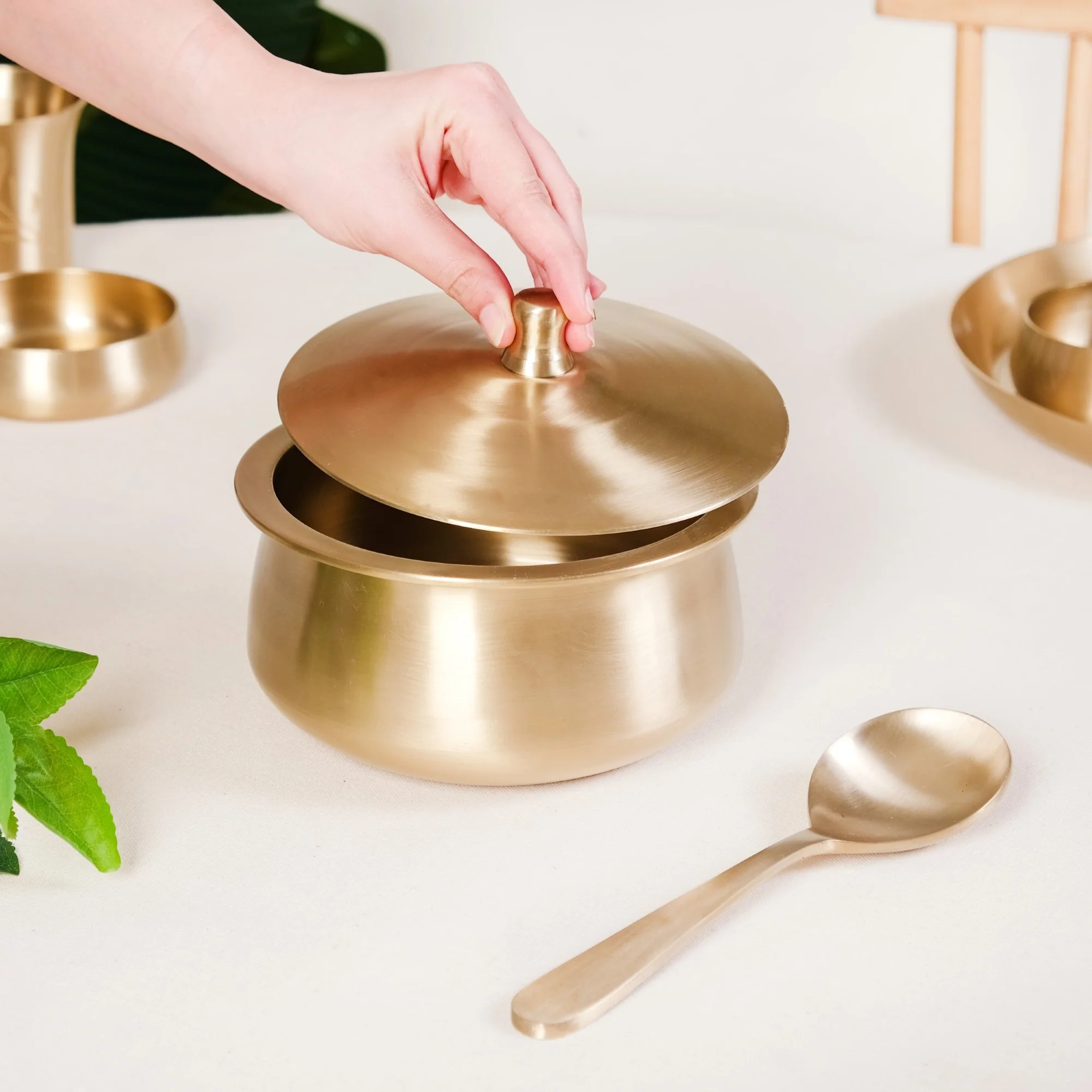 Large Pure Kansa Serving Bowl With Lid And Ladle 1300ml - Image 3