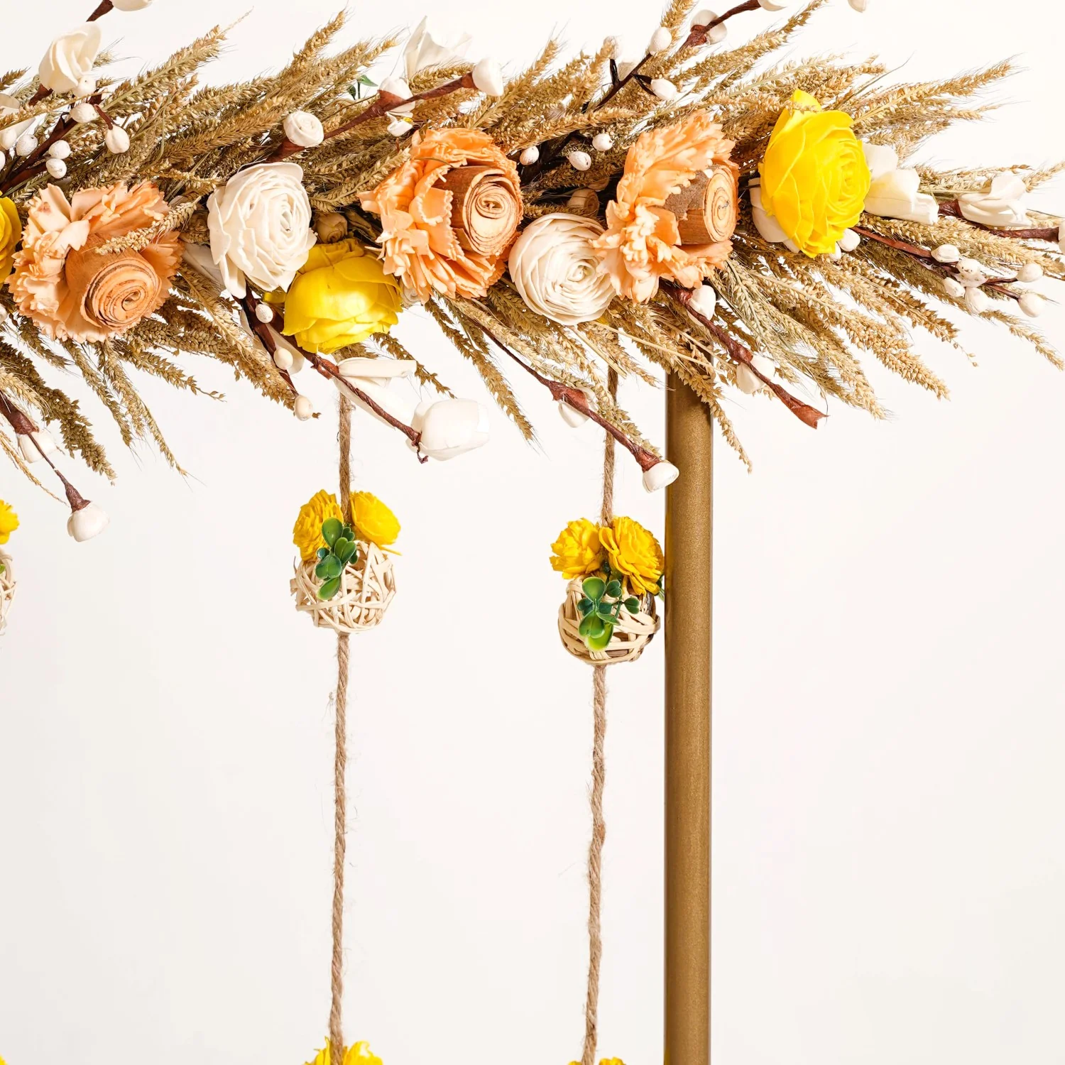 Luxurious Gold Backdrop Frame With Flower Decor 36 Inch - Image 7