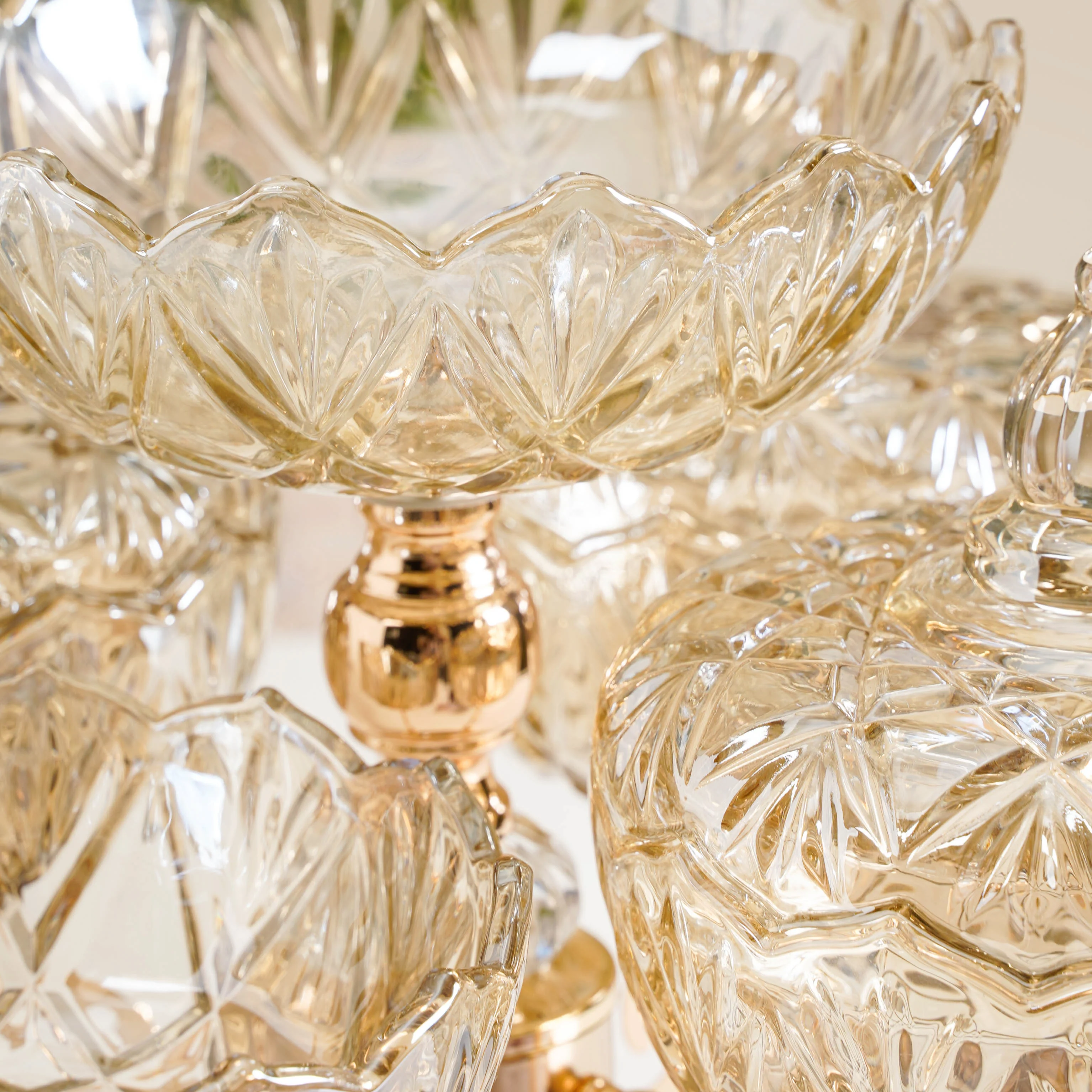 Luxury Glass Bowls Set of 5 With Lid And Rotating Stand - Image 10