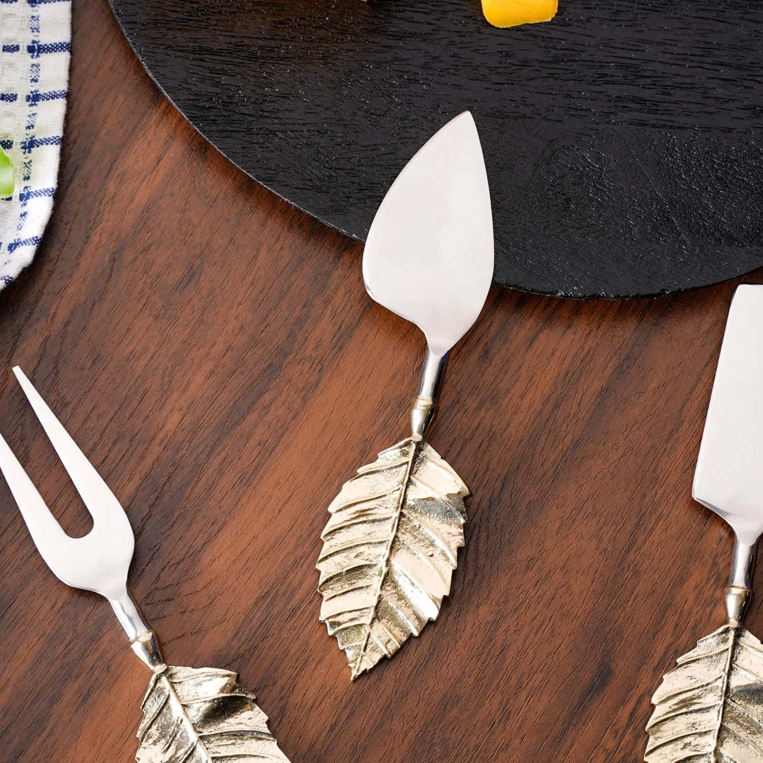 Luxury Leaf Design Cheese Knife Set Of 3 - Image 6