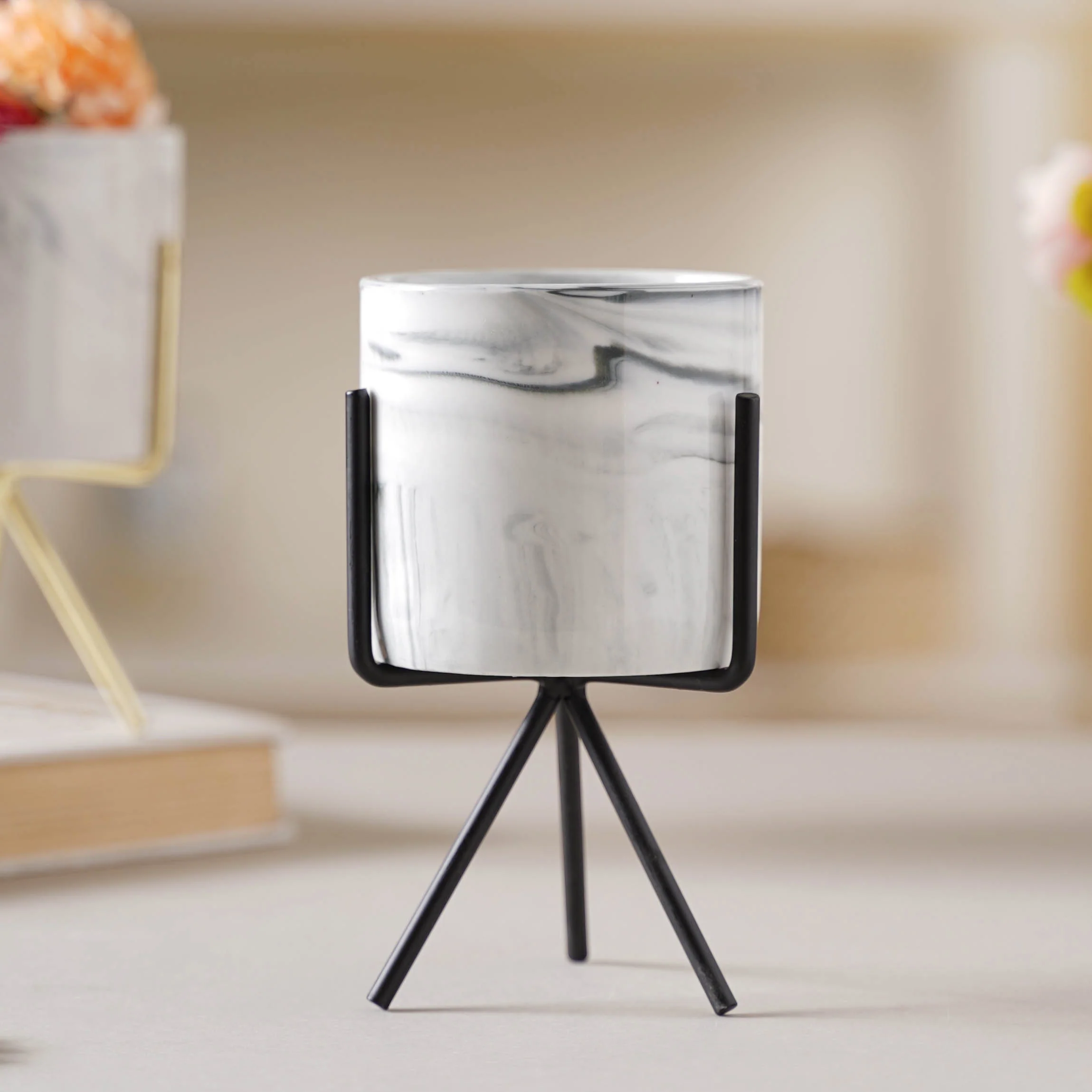 Marble Effect Pot With Stand - Image 6