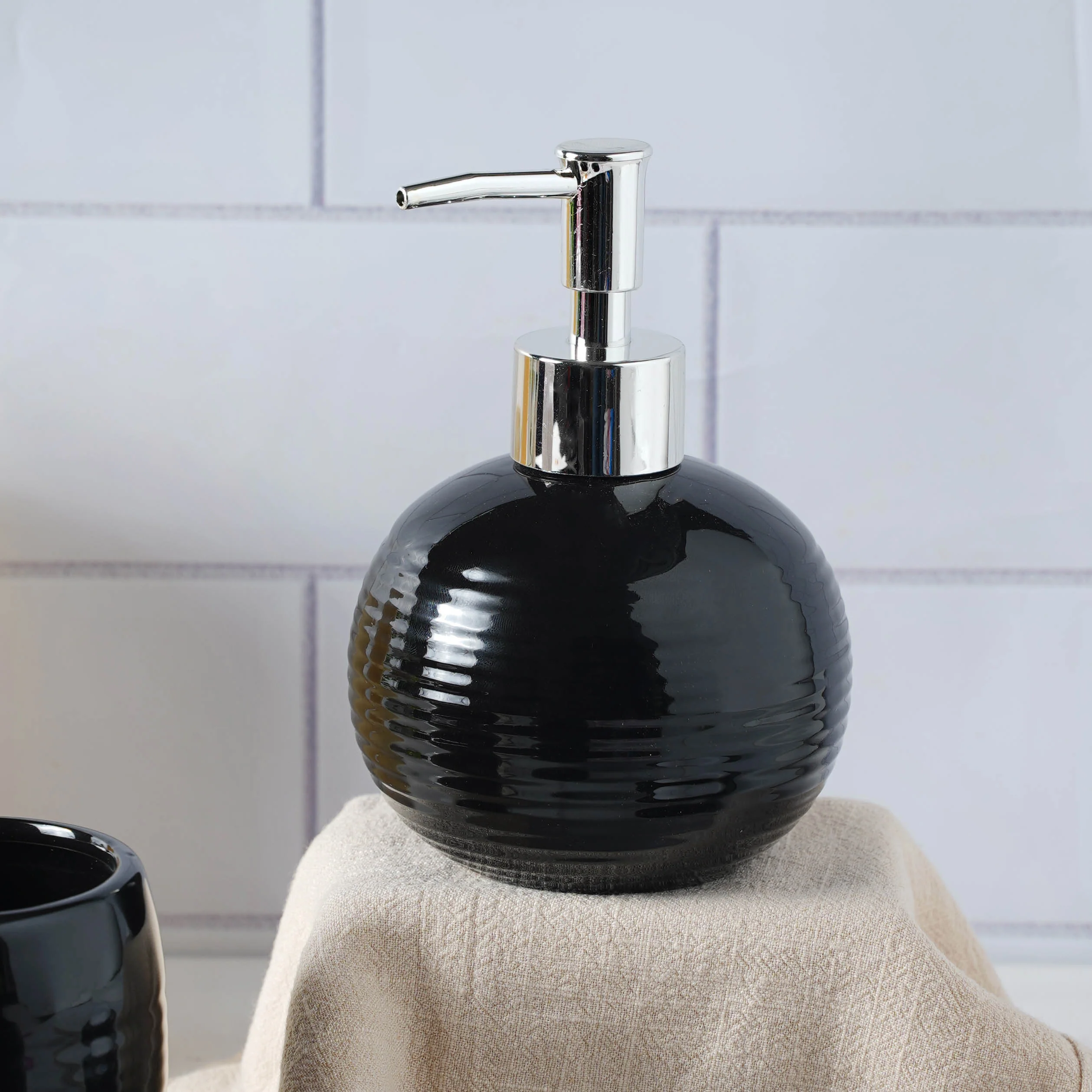 Midnight Black Bath Essentials - Image 5