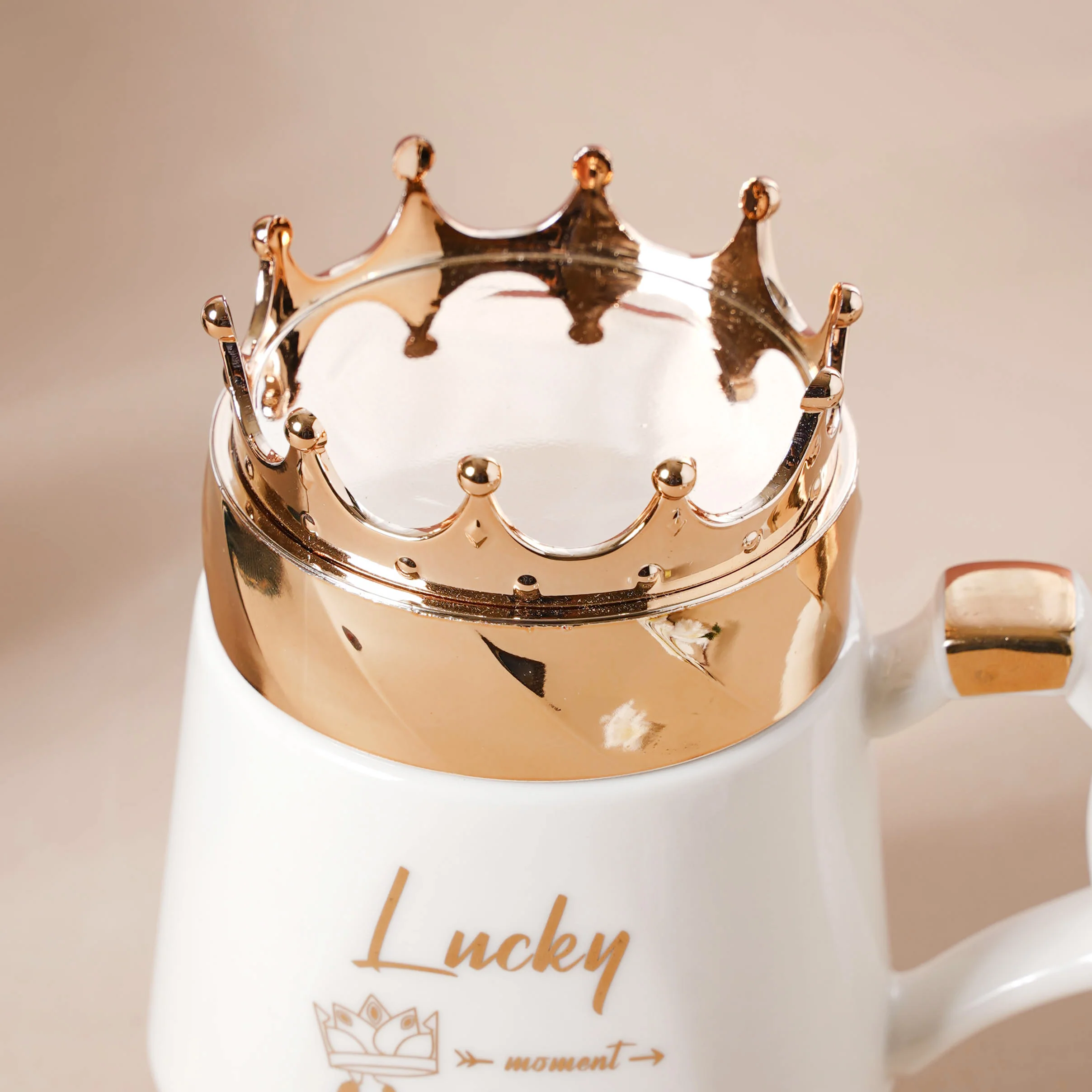 Mug With A Crown Lid - Image 9