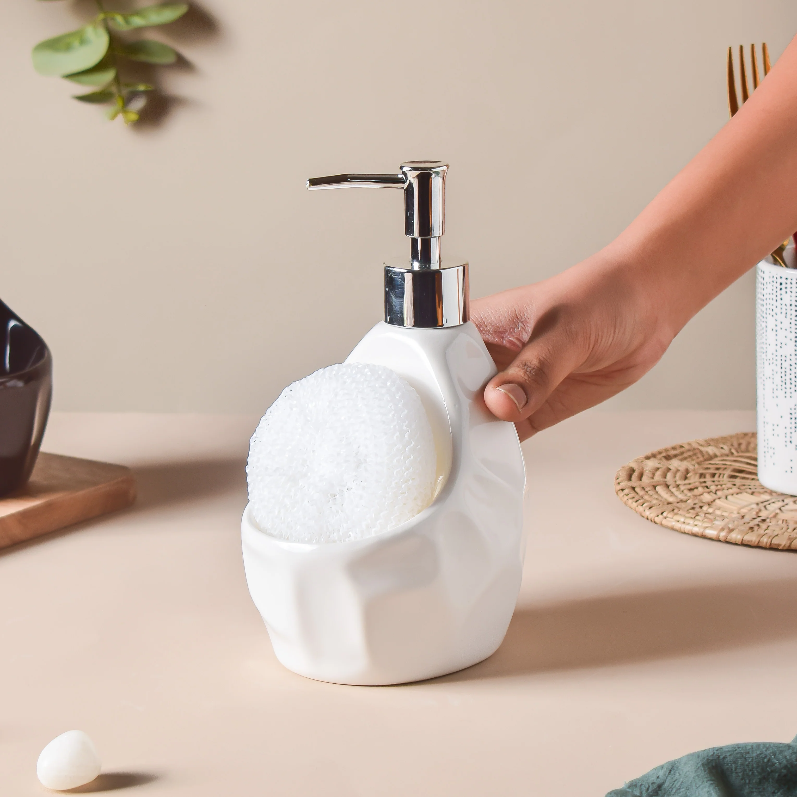 Noelle White Textured Dispenser With Scrubber 450ml - Image 5