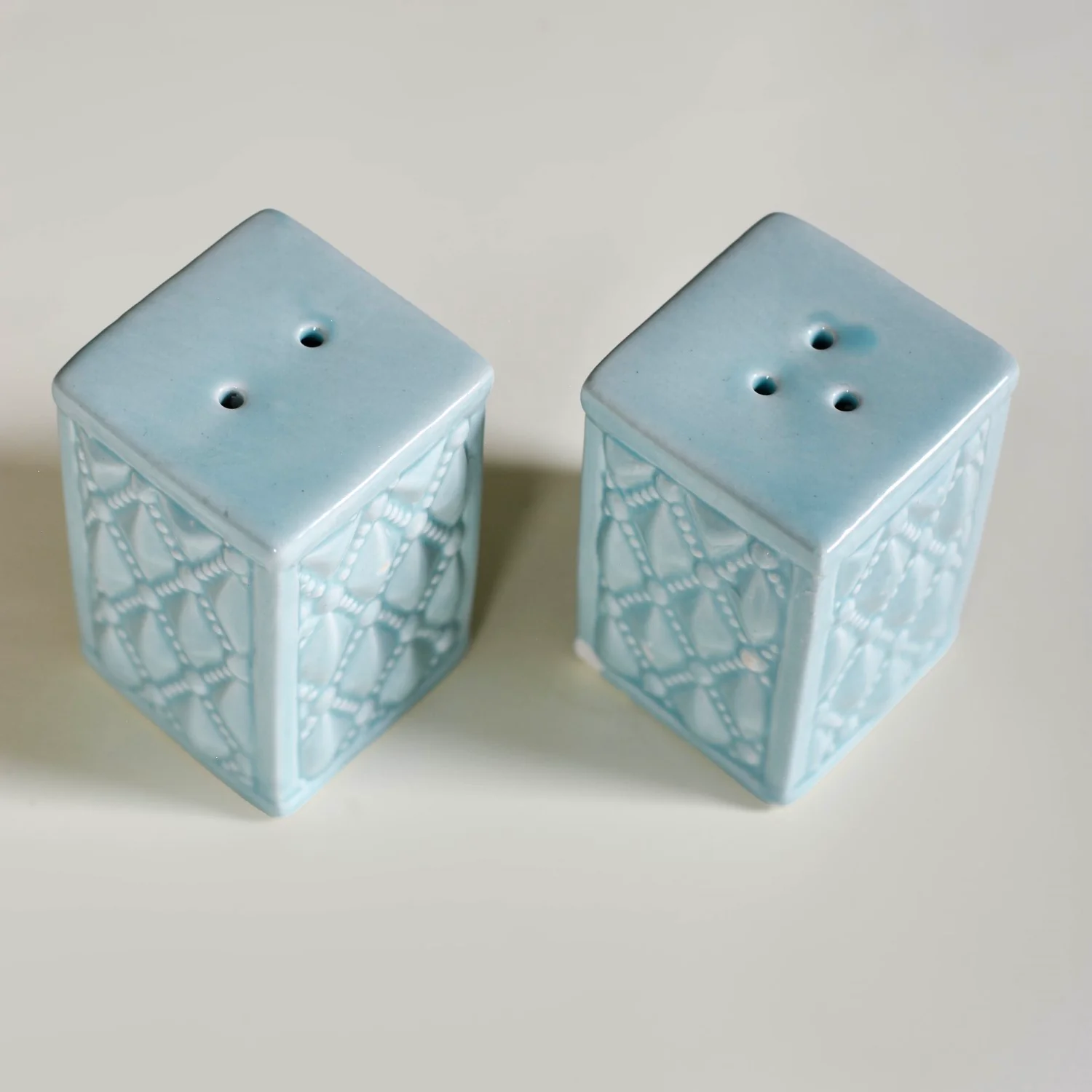 Pastel Blue Ceramic Salt And Pepper Shaker Set - Image 3