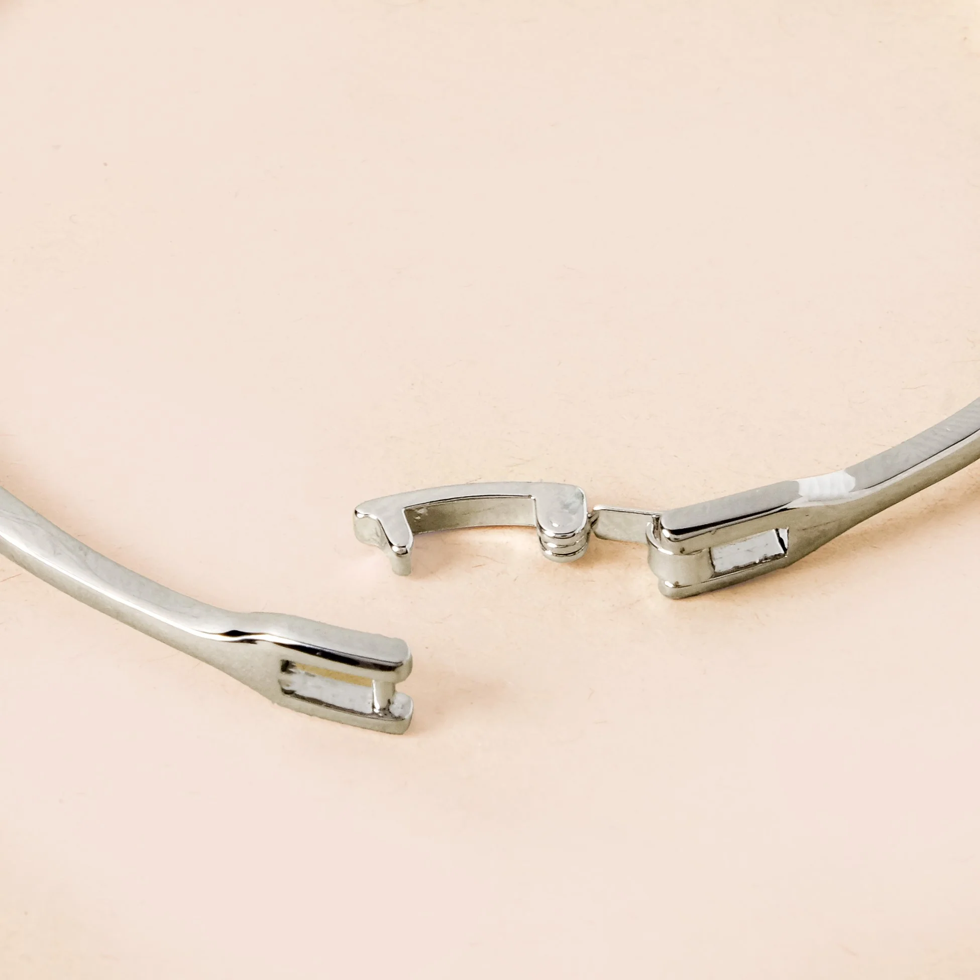 Patterned Diamond Silver Statement Bracelet - Image 5